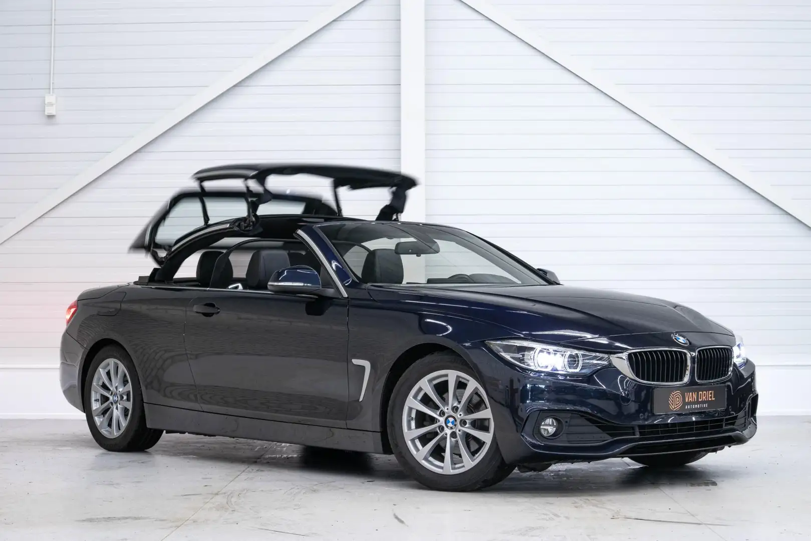 BMW 420 4-serie Cabrio 420i High Executive Blauw - 2