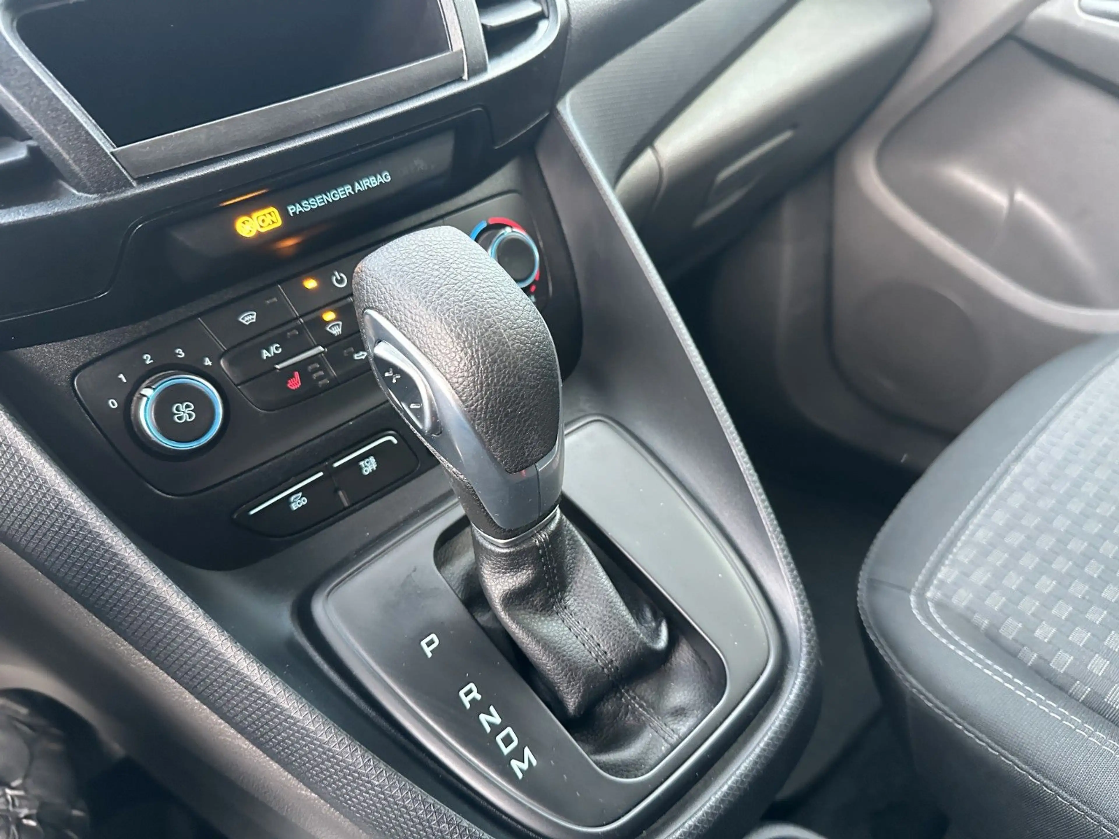 Ford Tourneo Connect Transit Connect 1,5 TDCI Autom. 5-Sitze Shzg PDC — photo 8