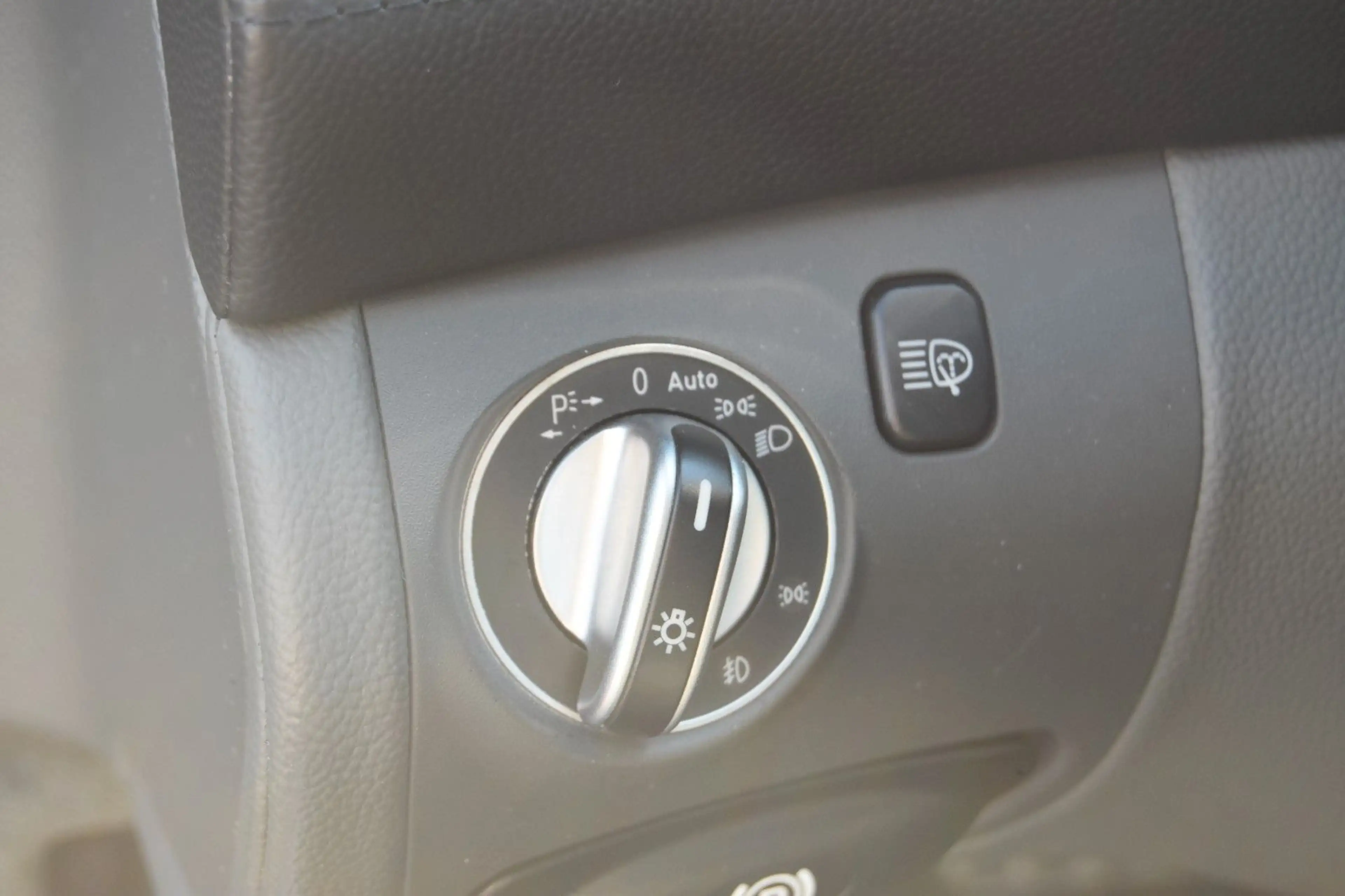 Mercedes-Benz SL 350 XENON/NAVI/BOSE/Windschott/2. Hand — photo 15