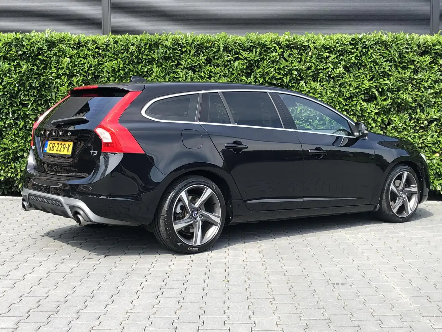 Volvo V60 1.6 T3 R-DESIGN, FACELIFT, NL AUTO, NAP, NAVI, LEE Negro - 2