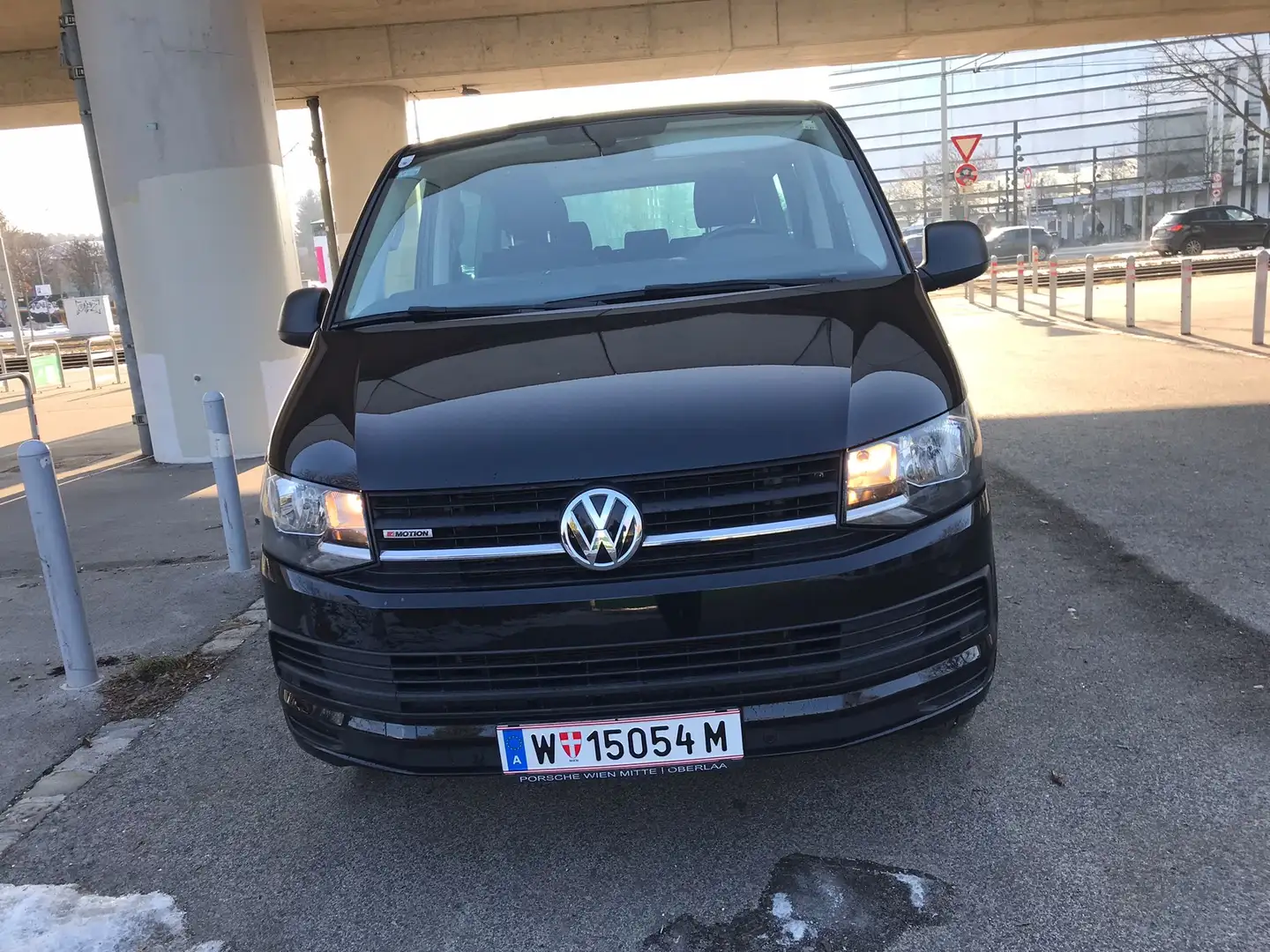 Volkswagen T6 Multivan Multivan Trendline 2,0 TDI 4Motion BMT DSG Trendli Schwarz - 1