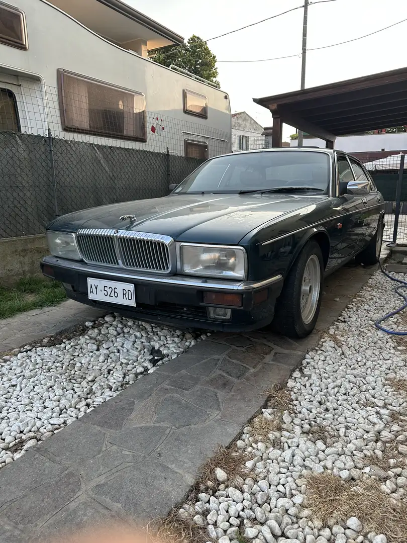 Daimler Double Six - 1