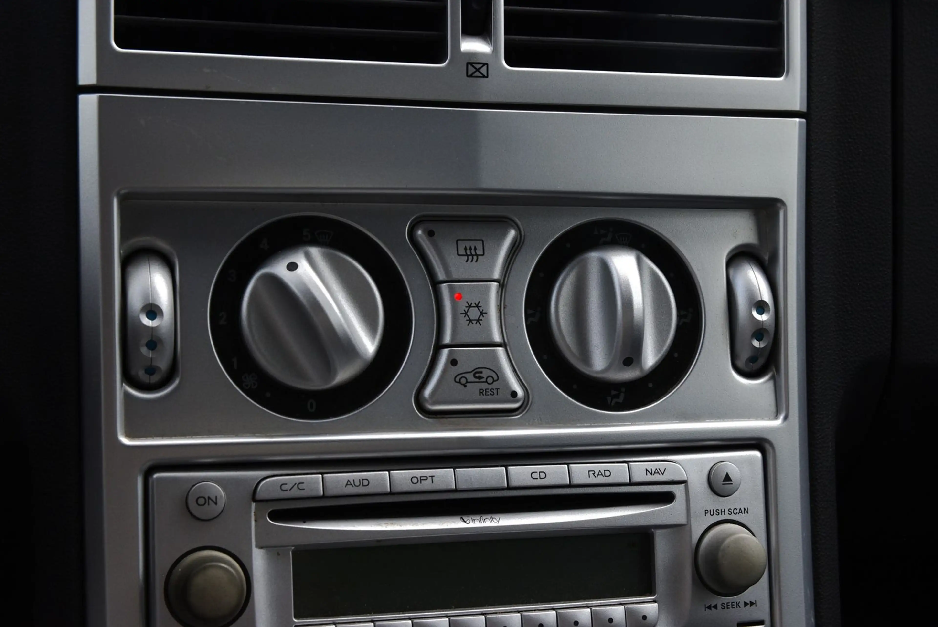 Chrysler Crossfire Roadster Tempomat/Sitzhzg./Klima/Leder — photo 14