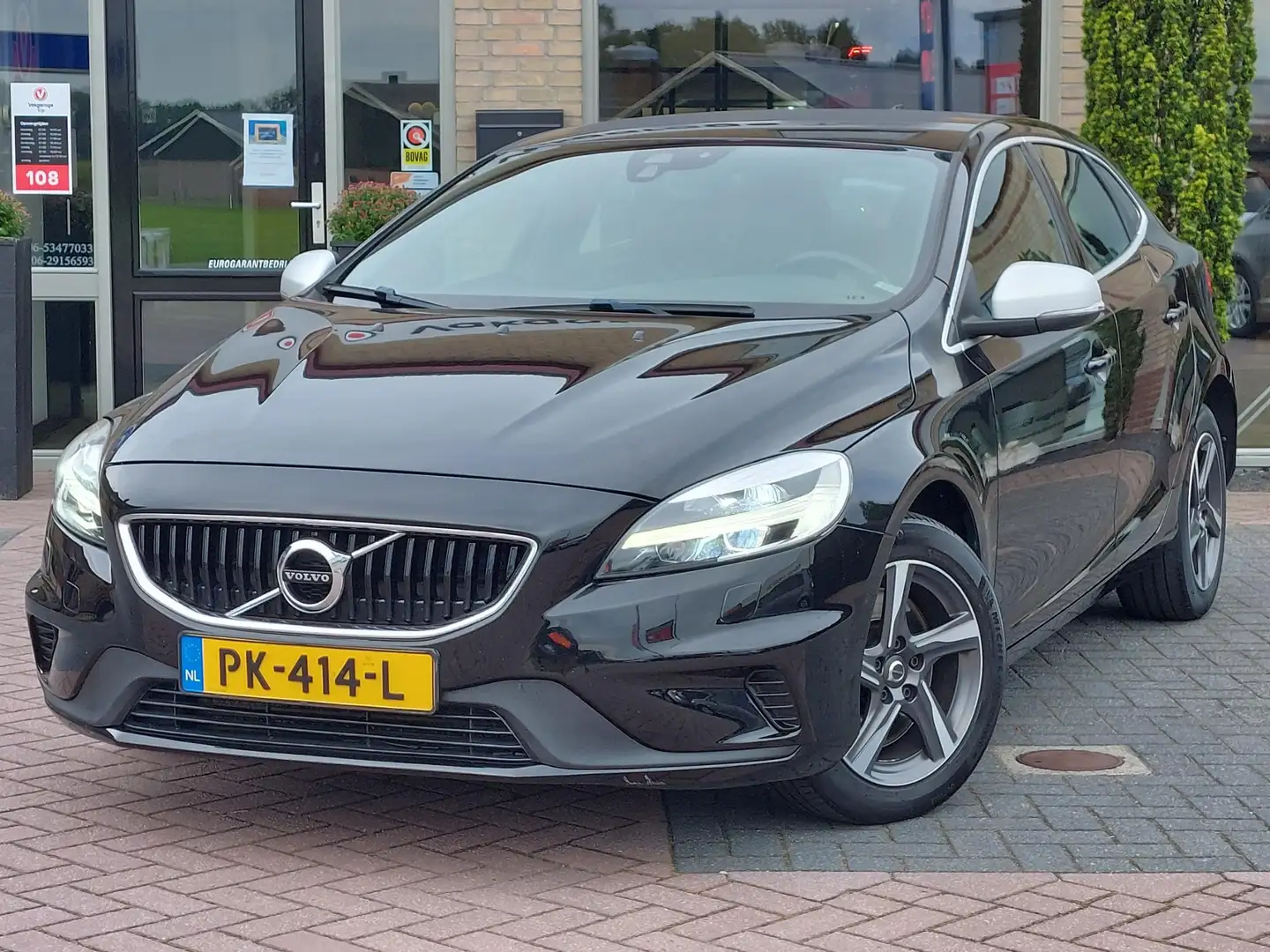 Volvo V40 2.0 D2 R-Design | Trekhaak | Leder | LED | All-in Schwarz - 2