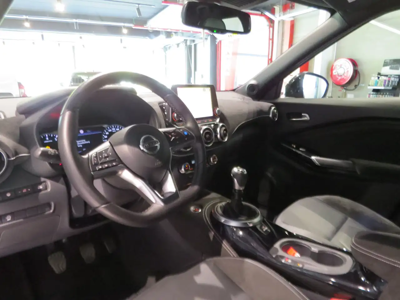 Nissan Juke Juke 1.0 DIG-T 2WD N-Design (EU6AP) 17