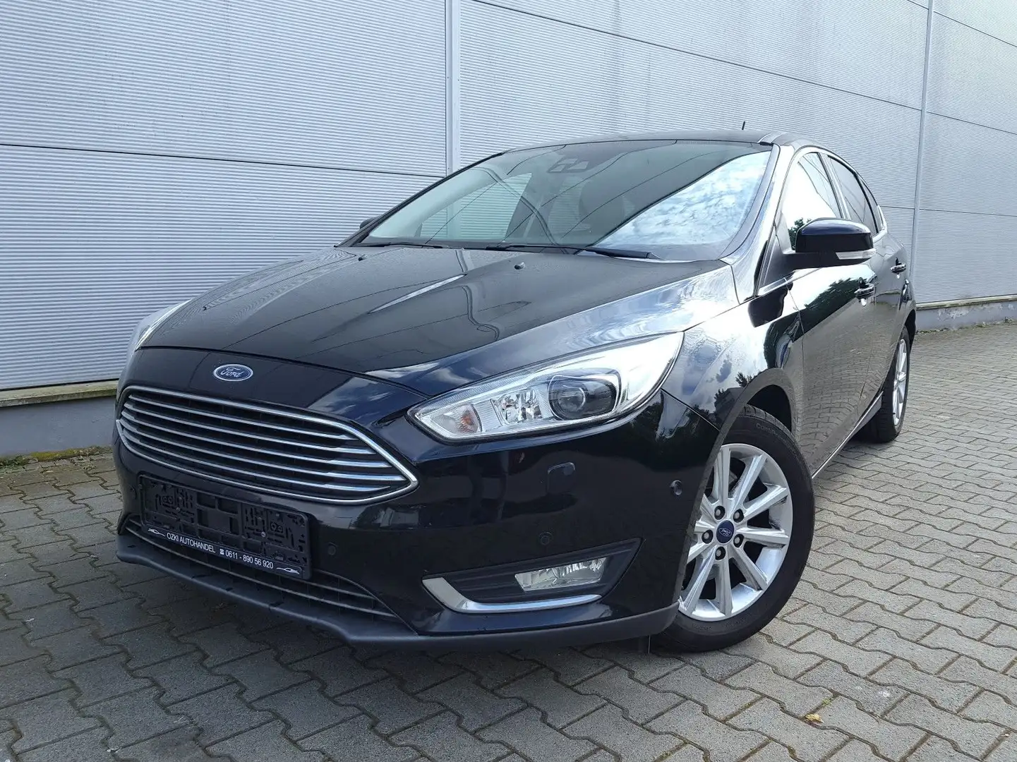 Ford Focus Lim. Titanium+Navi+Bi-Xenon+Kamera.... Schwarz - 2
