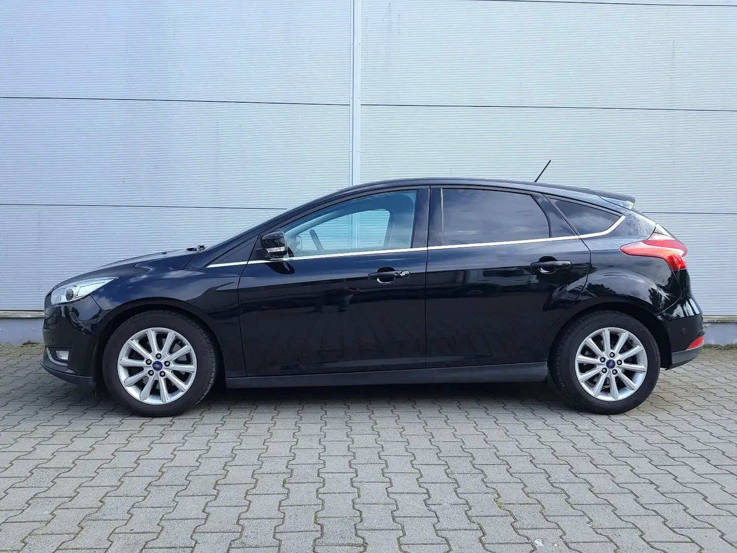 Ford Focus Lim. Titanium+Navi+Bi-Xenon+Kamera.... Schwarz - 1