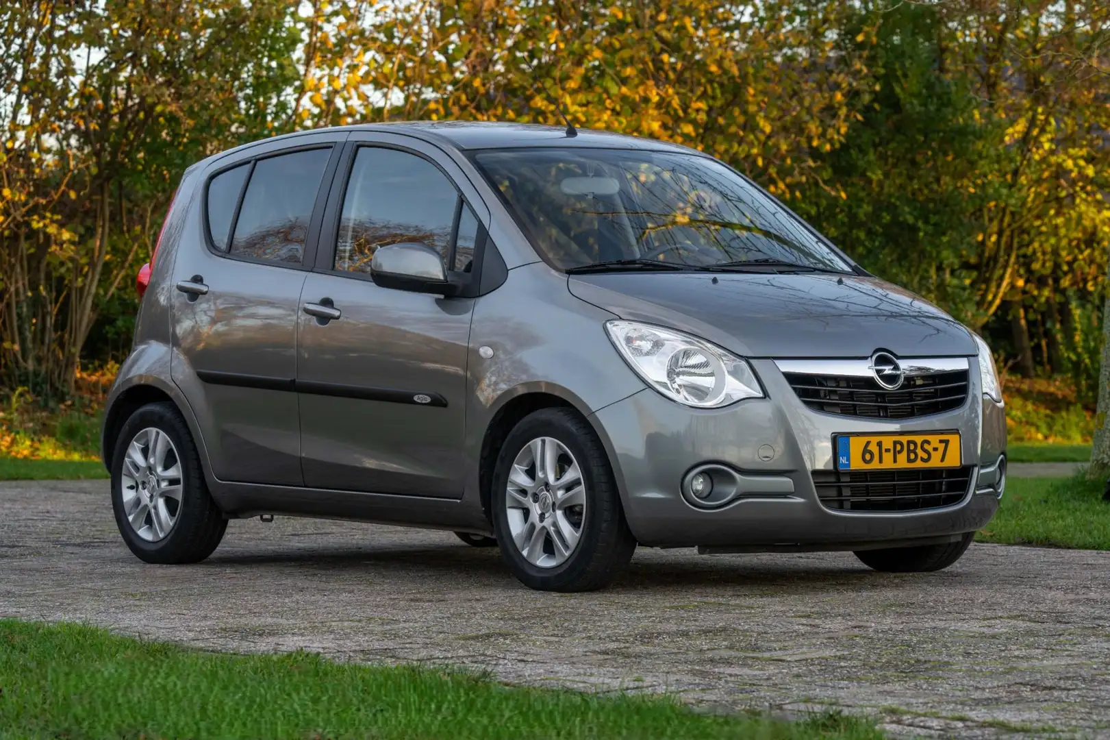 Opel Agila 1.2 Edition Automaat 1e Eig. 40.500 km +NAP NL-aut Grijs - 2