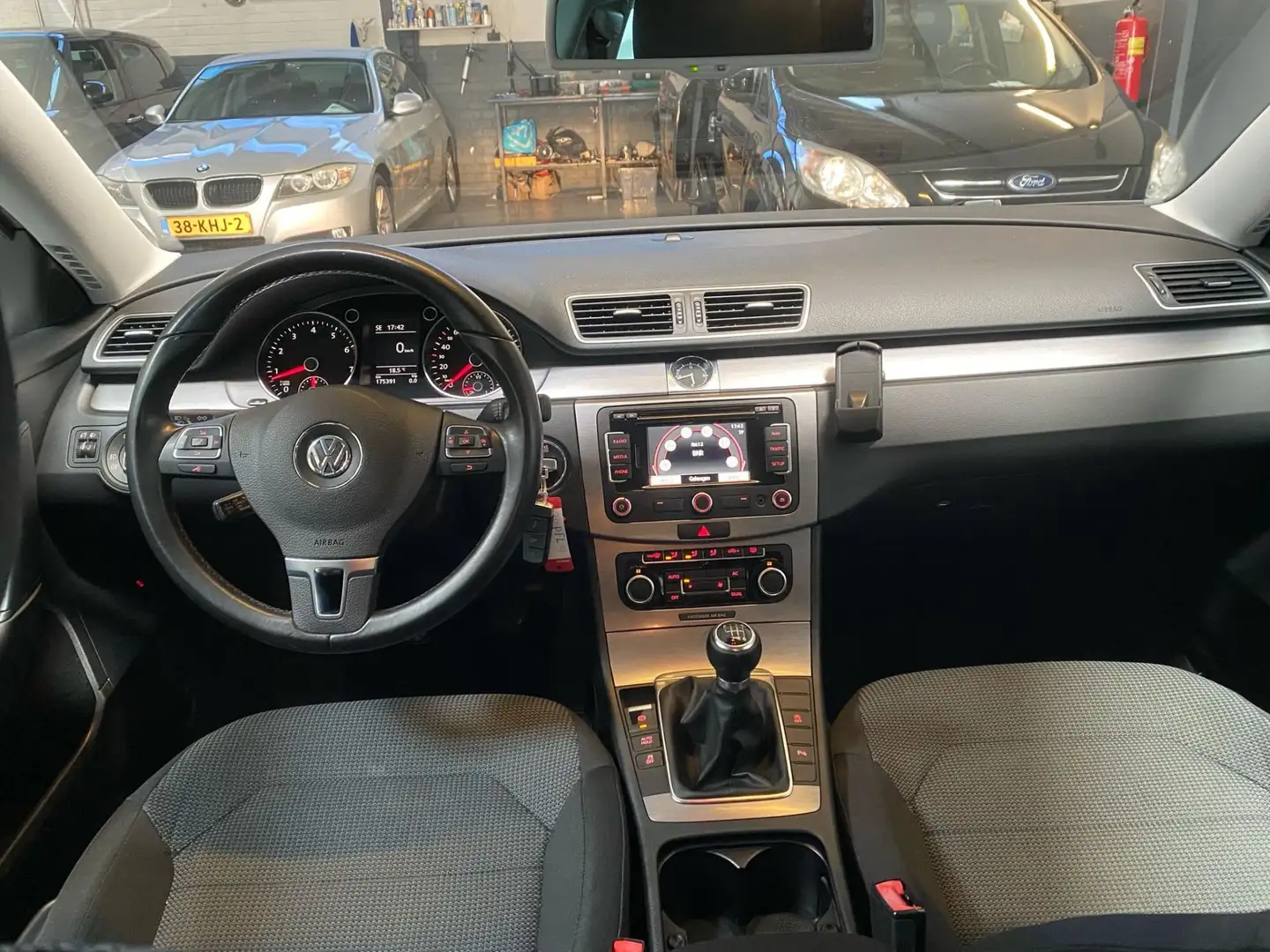 Volkswagen Passat 1.4 TSI Comfortline BlueMotion AIRCO|NAVI |PDC |NA Bruin - 2