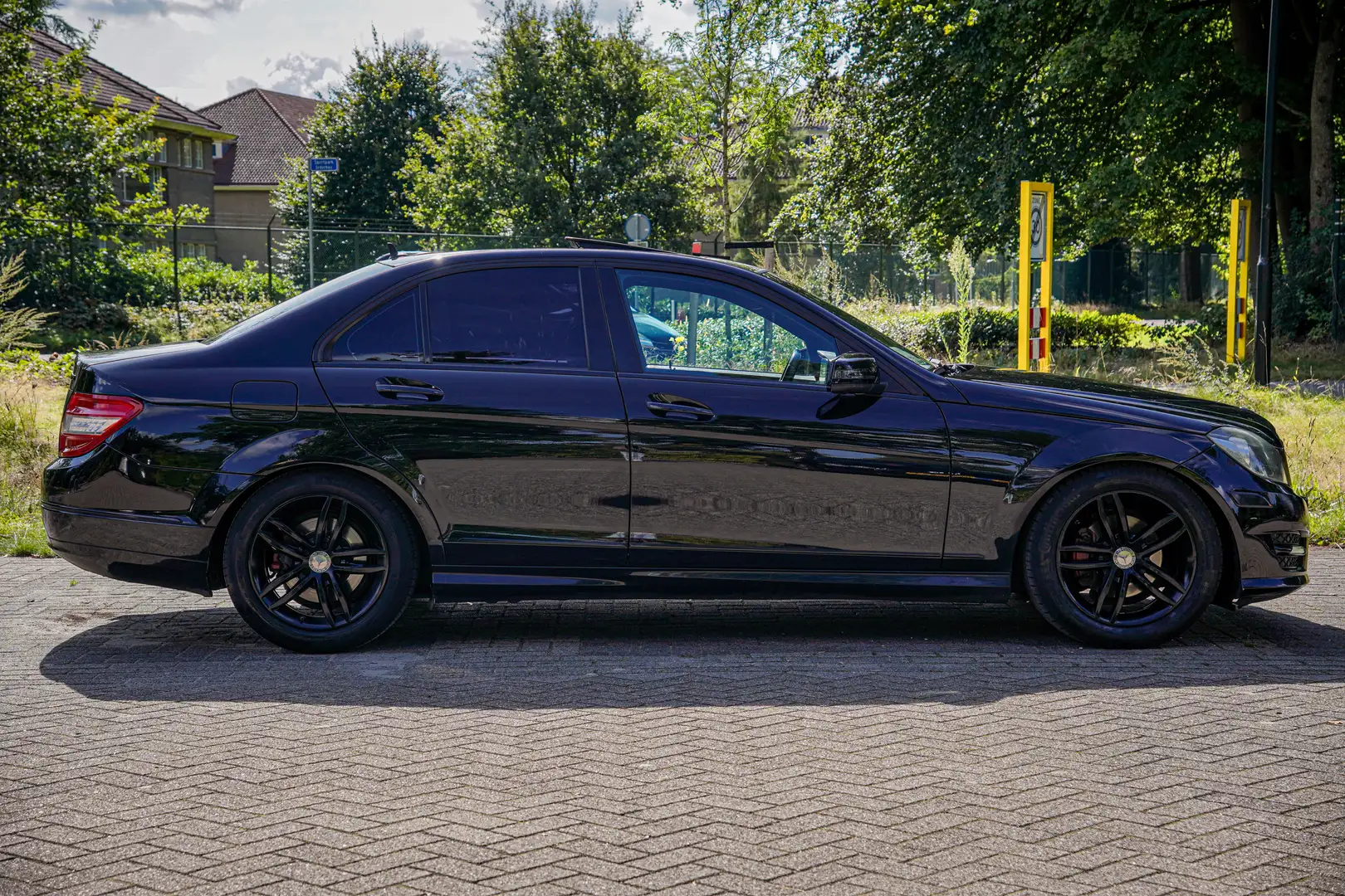 Mercedes-Benz C 250 Amb. Avant.Edition Zwart - 2