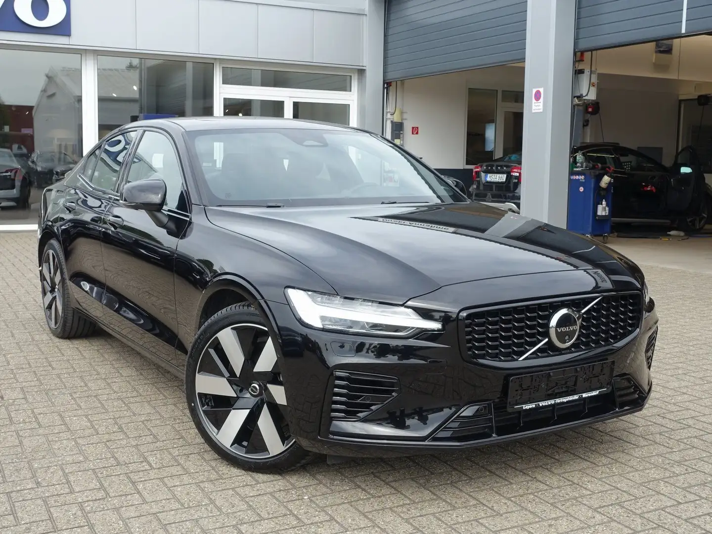 Volvo S60 Recharge Ultimate T8 AWD Leasing ab € 349,- Schwarz - 2