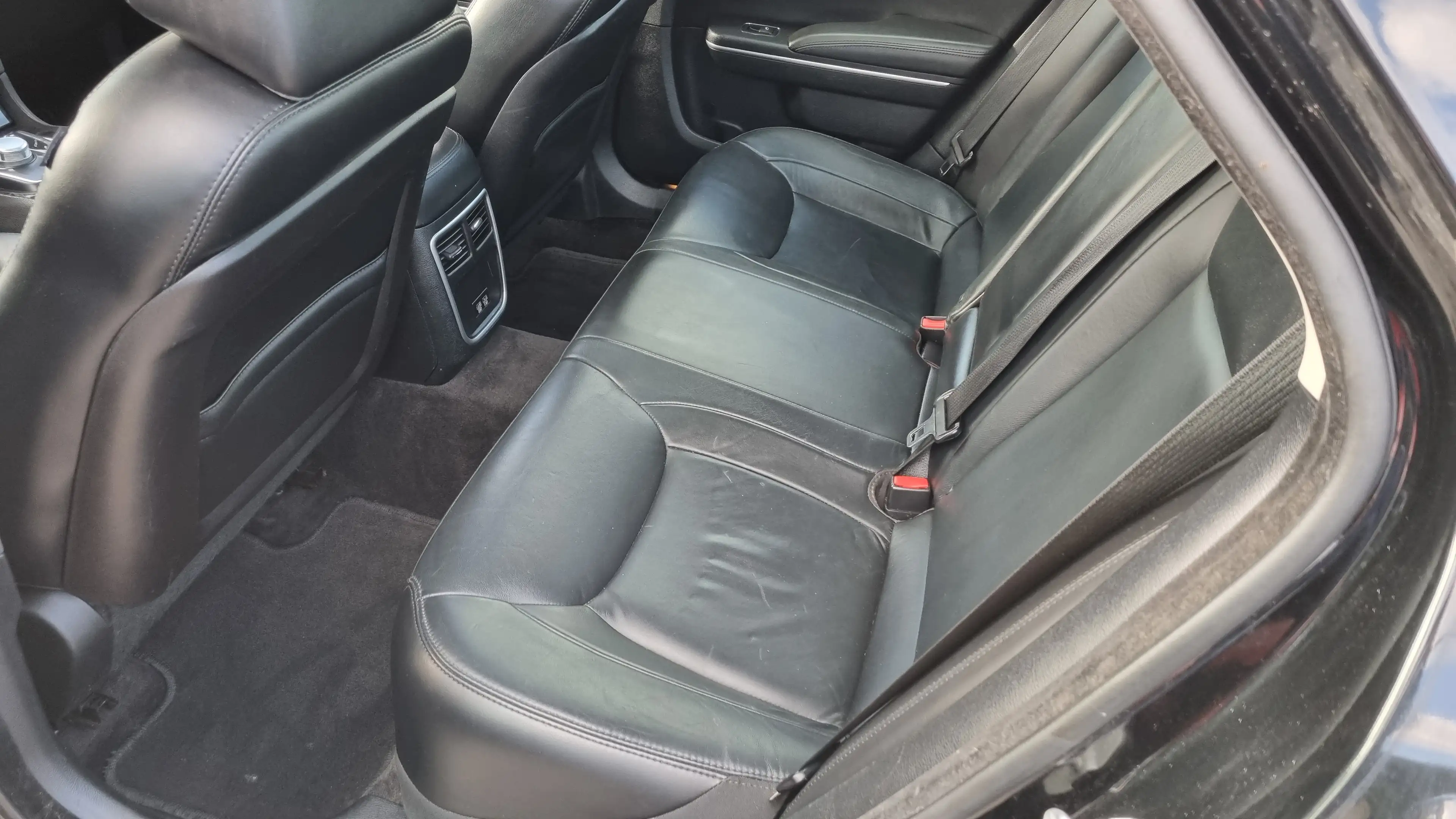 Chrysler 300C 3.6 V6 — photo 12