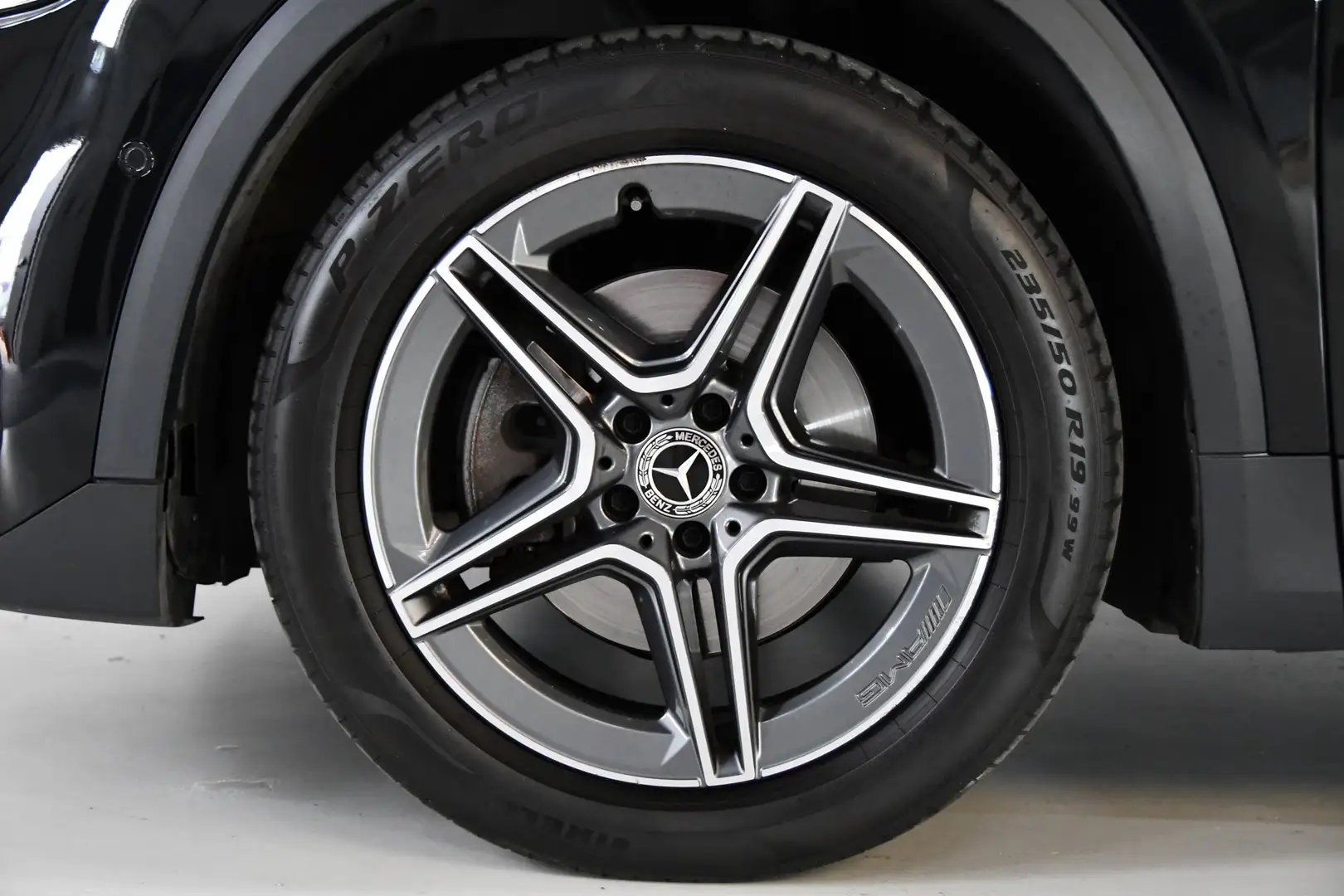 Mercedes-Benz GLA 250 AMG-line 4Matic Zwart - 2