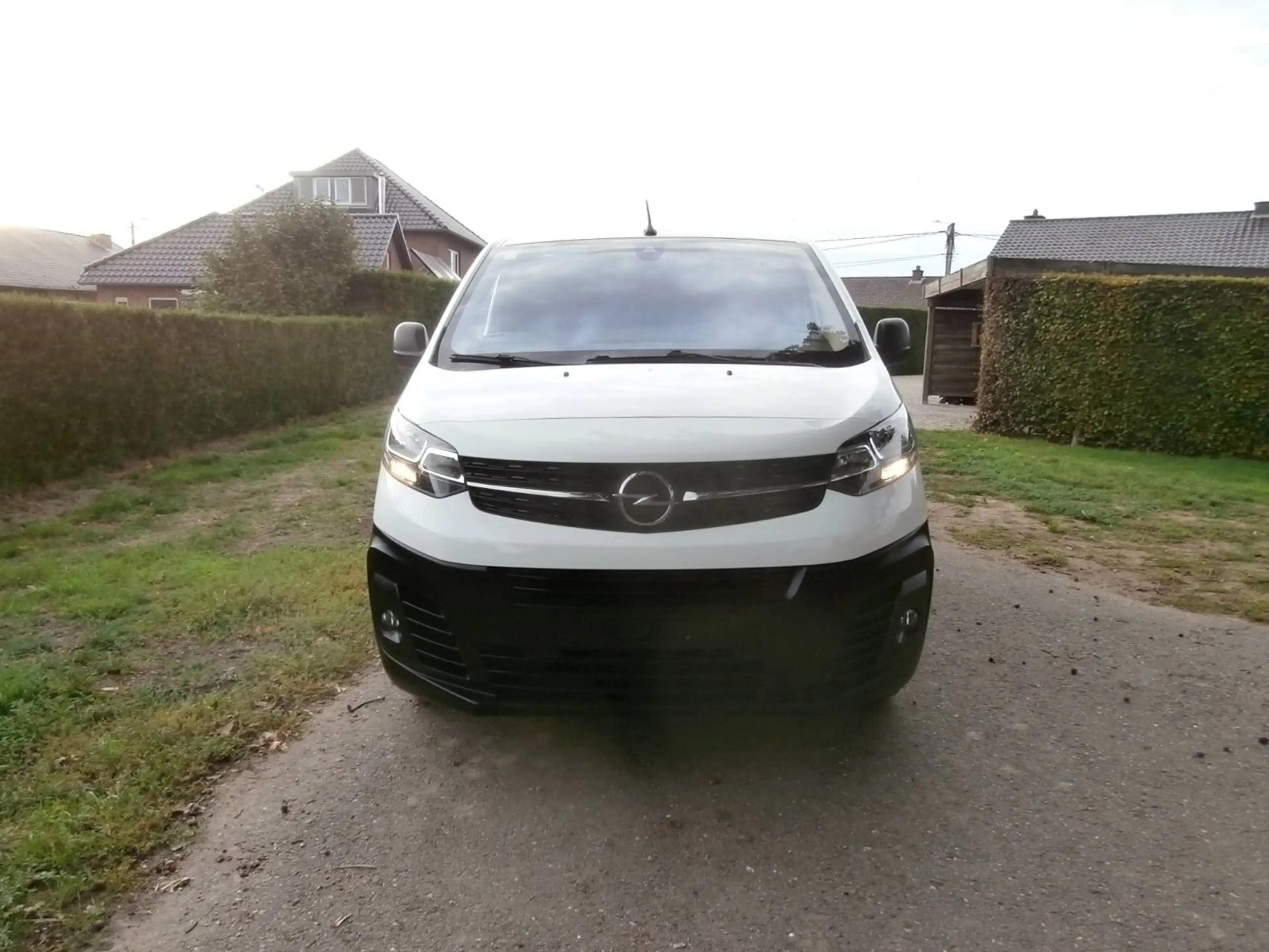 Opel Vivaro 2.0 TD L2H1 122pk(90kw)airco cruise navigatie gekeurd voor verkoop — photo 2