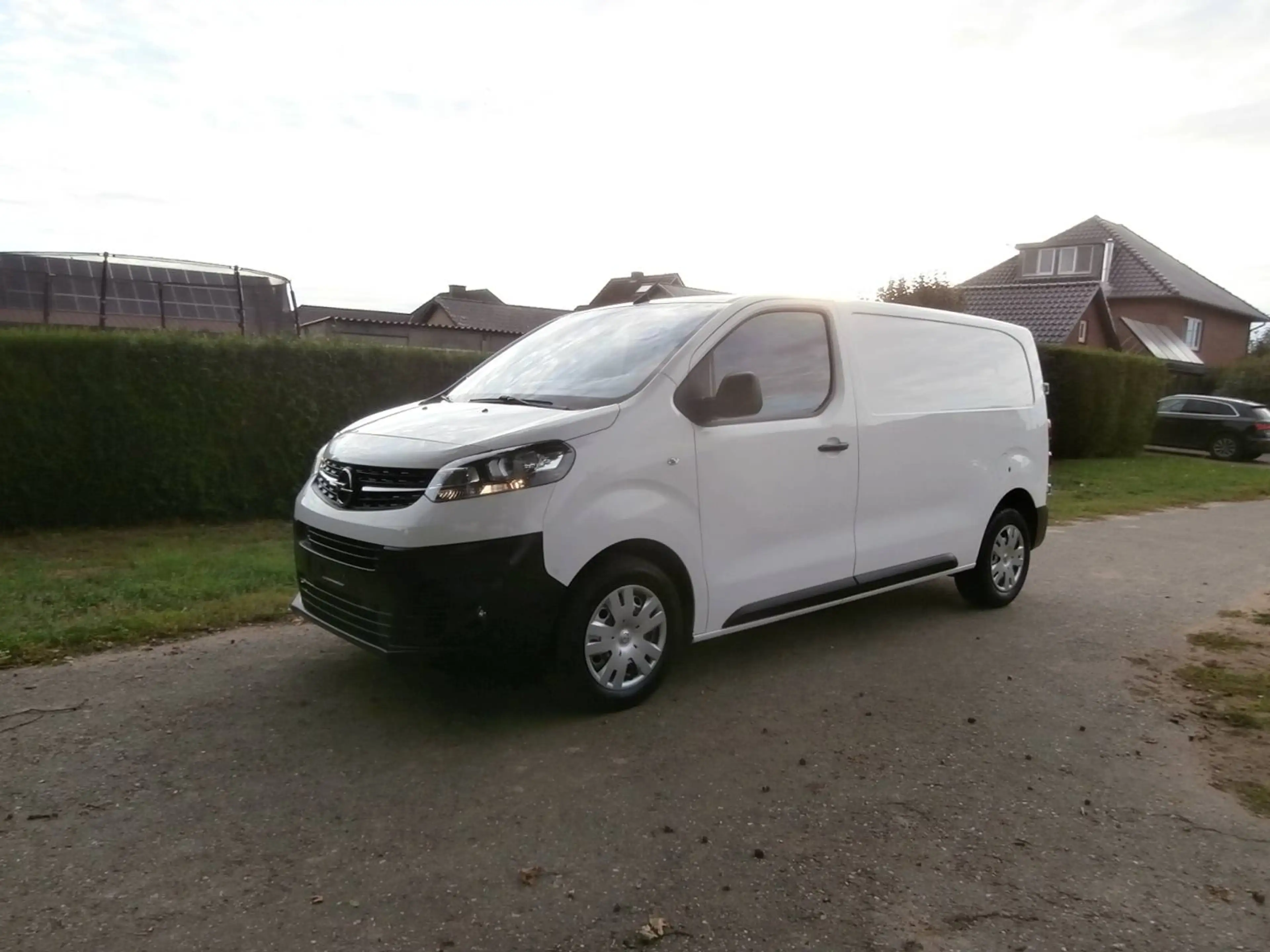 Opel Vivaro 2.0 TD L2H1 122pk(90kw)airco cruise navigatie gekeurd voor verkoop