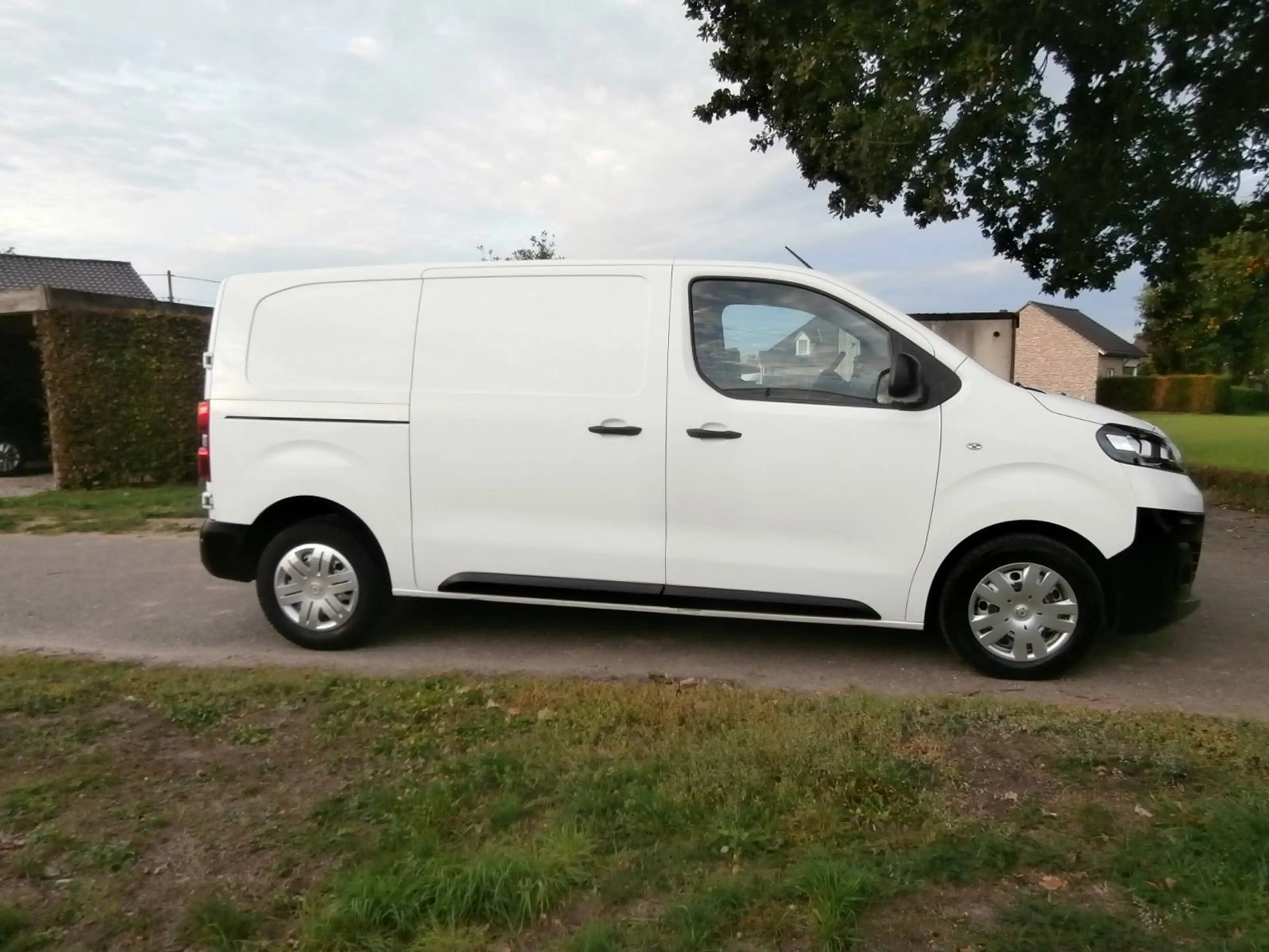 Opel Vivaro 2.0 TD L2H1 122pk(90kw)airco cruise navigatie gekeurd voor verkoop — photo 4