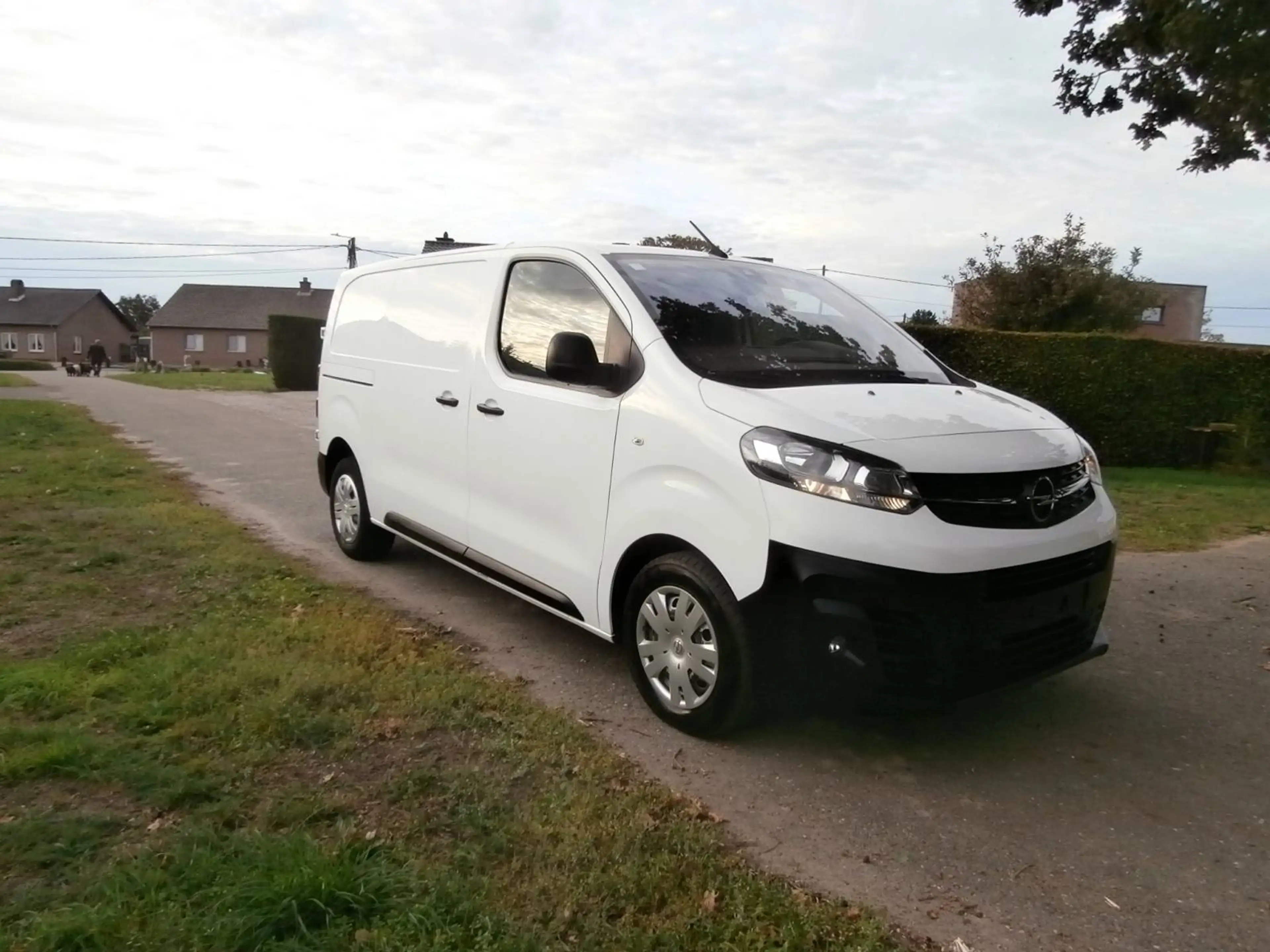 Opel Vivaro 2.0 TD L2H1 122pk(90kw)airco cruise navigatie gekeurd voor verkoop — photo 3