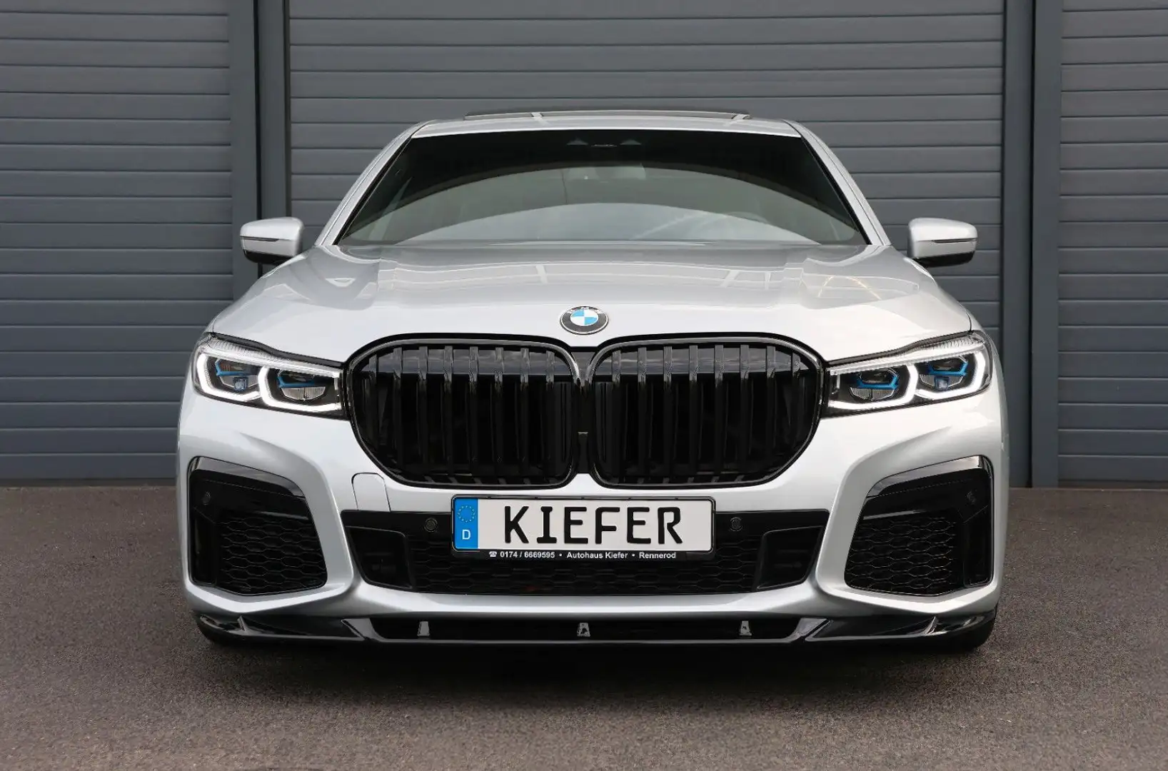 BMW 740 Li/LASER/H&K/APPLE/4xSHZ/PANO/LUFT/KAMERA/R21 Silber - 2