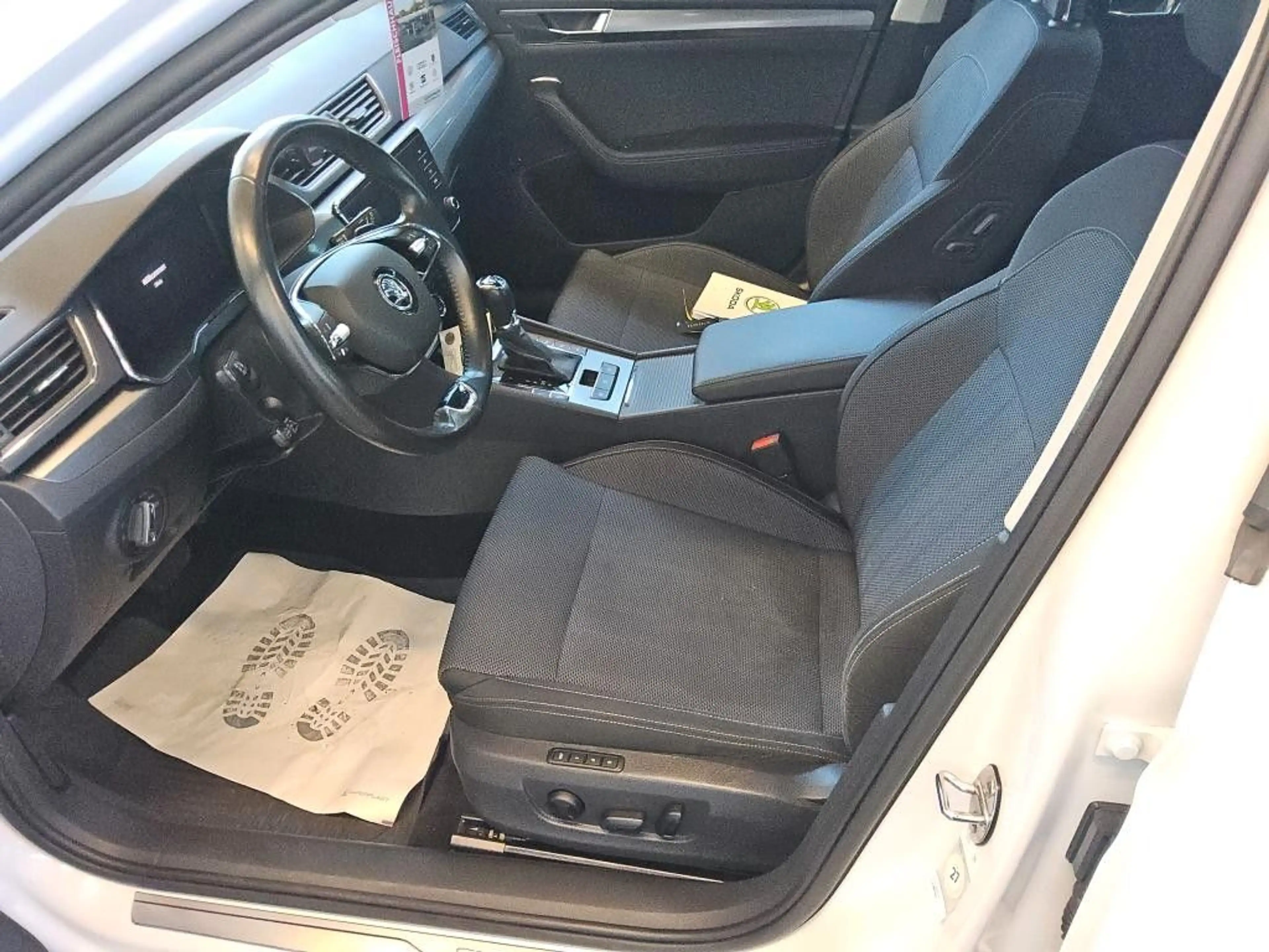 Skoda Superb Combi Style 2.0TDI DSG Navi AHK SHZ ACC — photo 5
