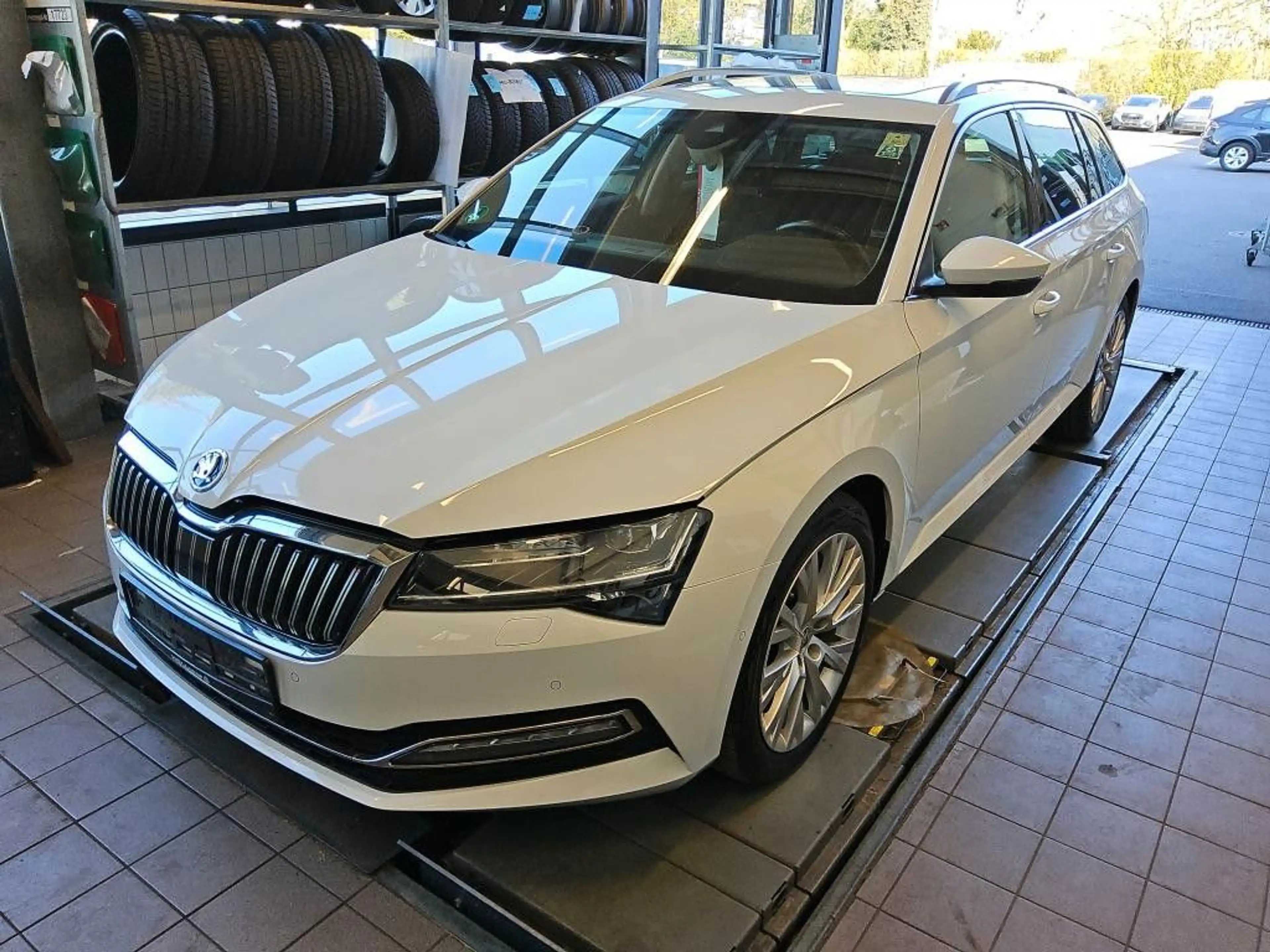 Skoda Superb Combi Style 2.0TDI DSG Navi AHK SHZ ACC