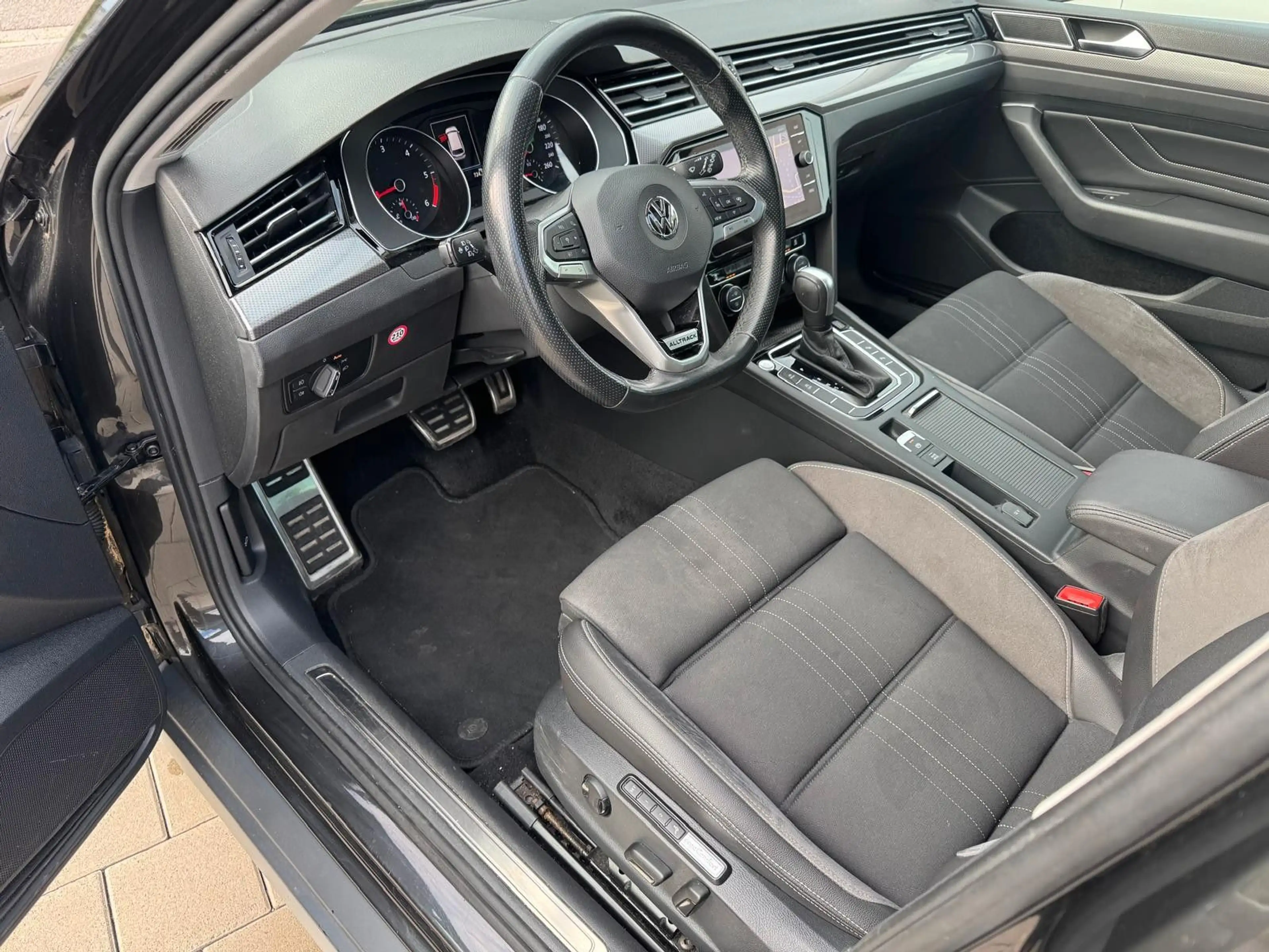 Volkswagen Passat Alltrack Passat Facelift 2.0 TDI DSG 4M AHK ACC StHz Pano — photo 11