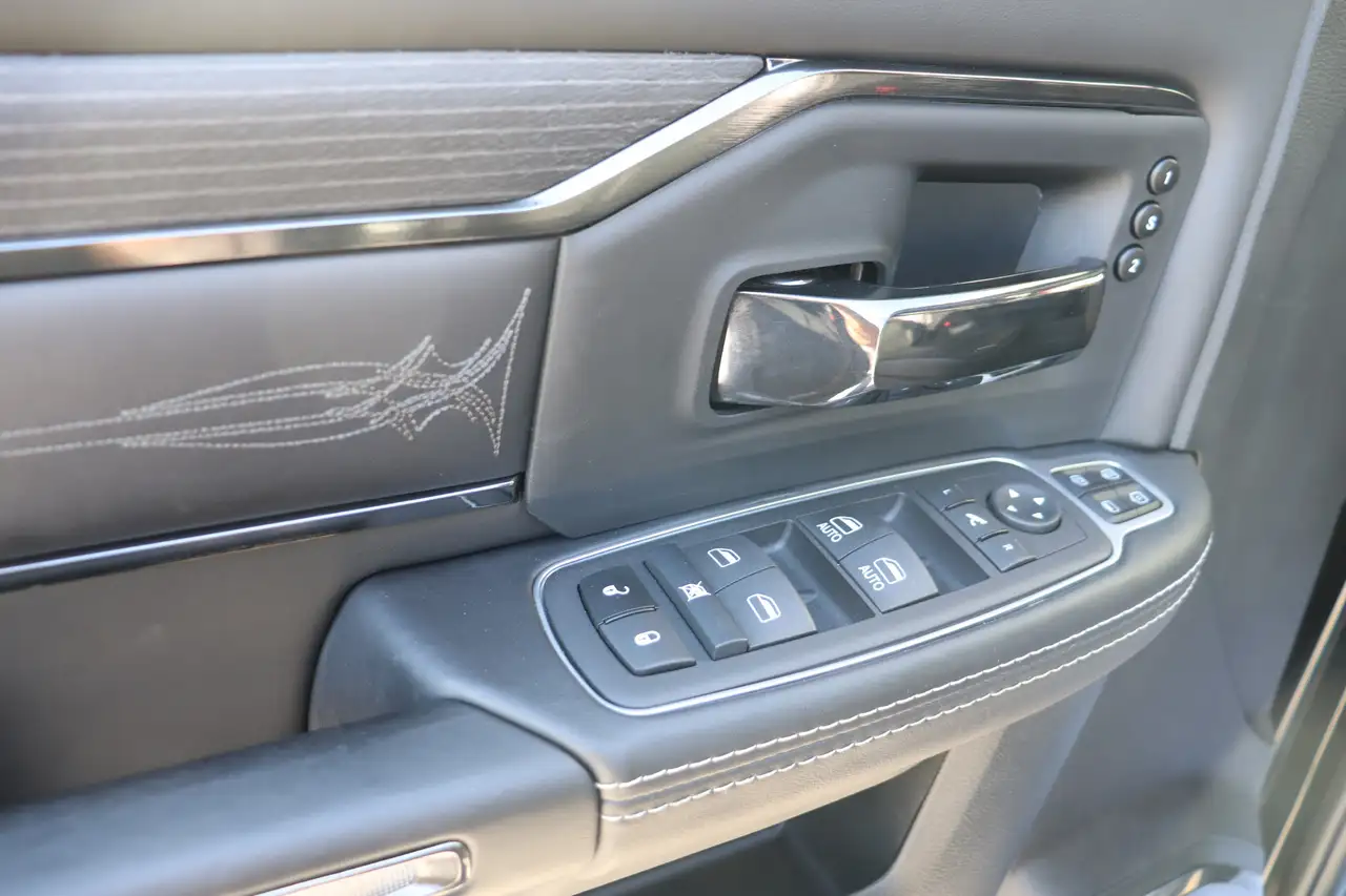 RAM 3500 снимка RAM 3500