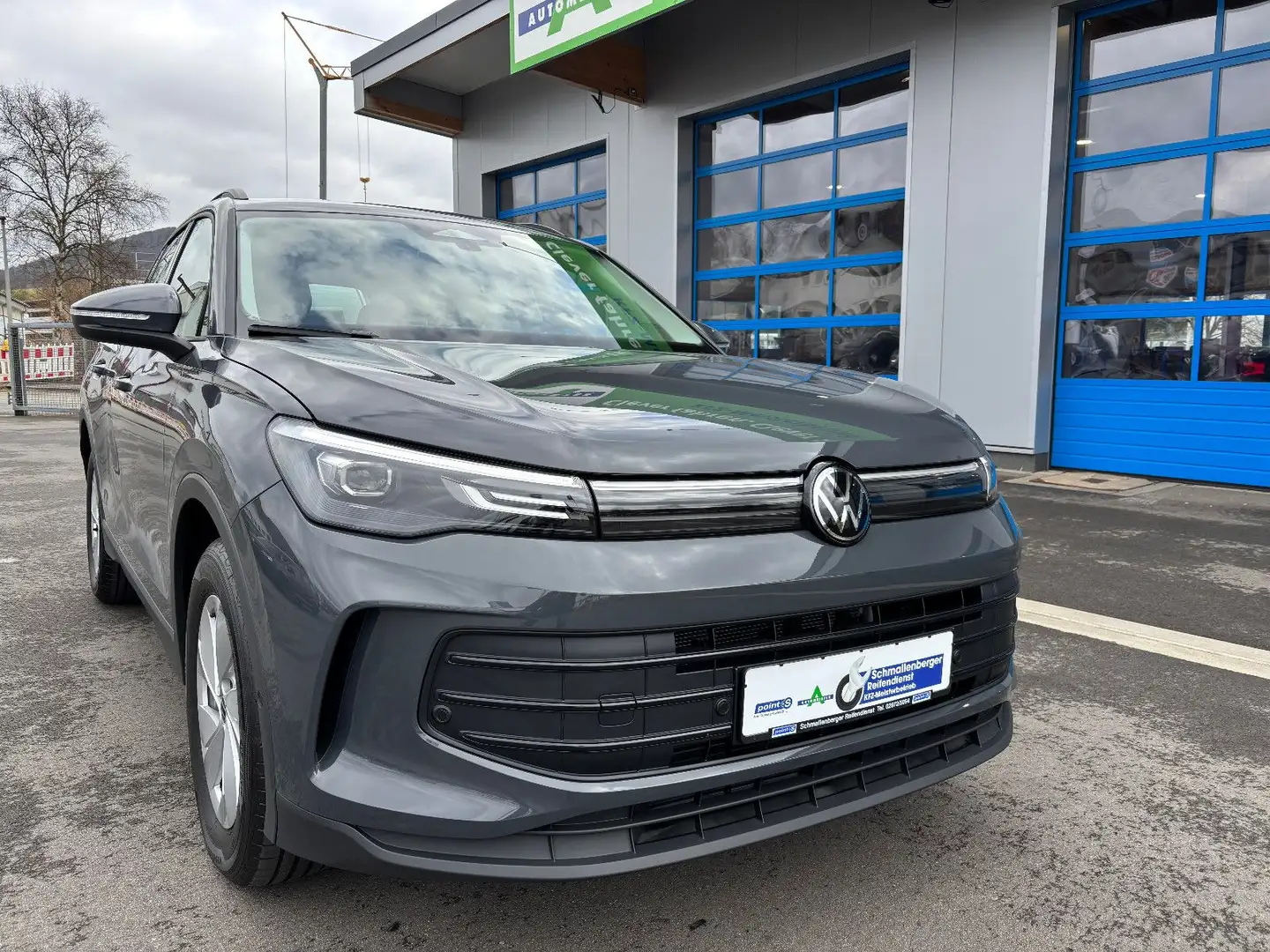Volkswagen Tiguan 1.5 eTSI DSG KAMERA AHK LED APP PDC SIDE Gris - 2