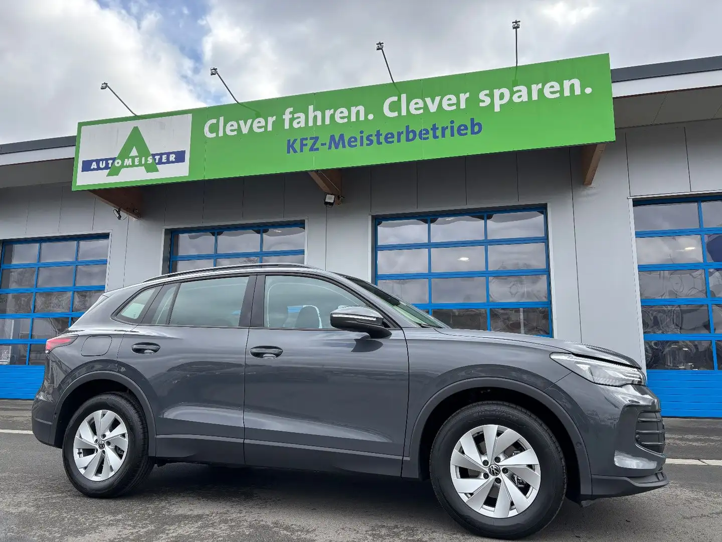 Volkswagen Tiguan 1.5 eTSI DSG KAMERA AHK LED APP PDC SIDE Gris - 1
