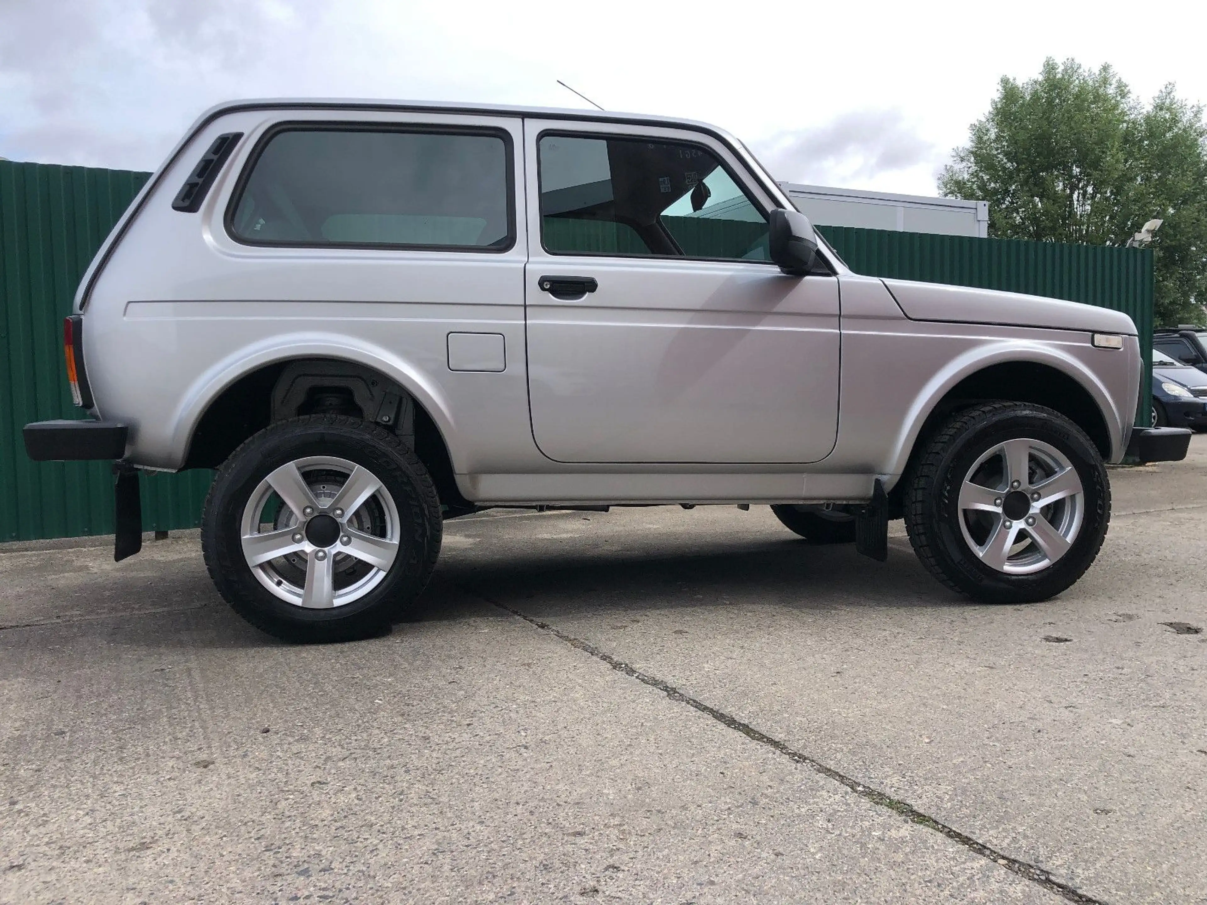 Lada Niva NIVA LEGEND "PREMIUM PLUS"! AET-Kollektion 2026! — photo 6