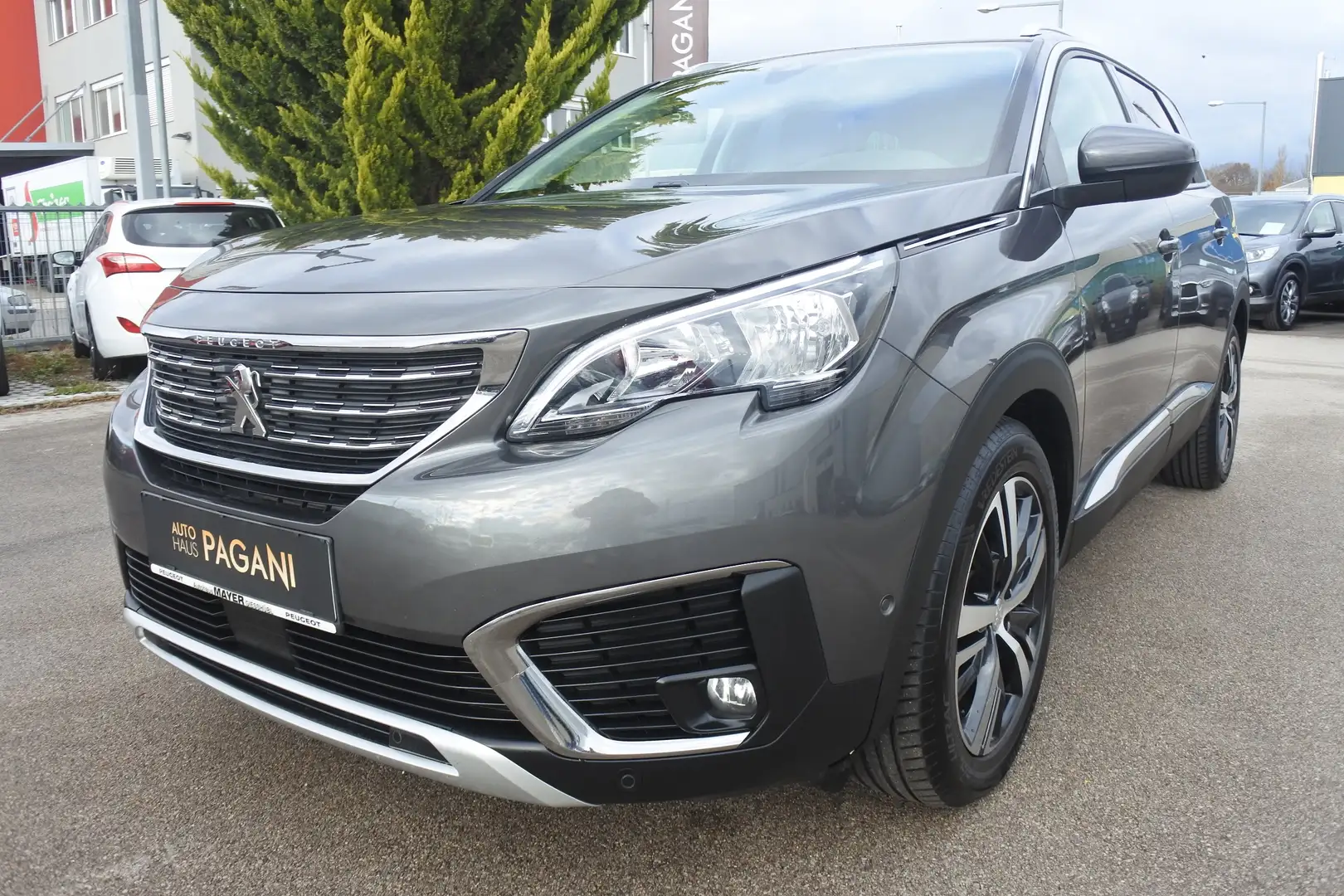 Peugeot 5008 5008 1,6 BlueHDI 120 EAT Allure/7SITZE/AHK/ Grau - 2