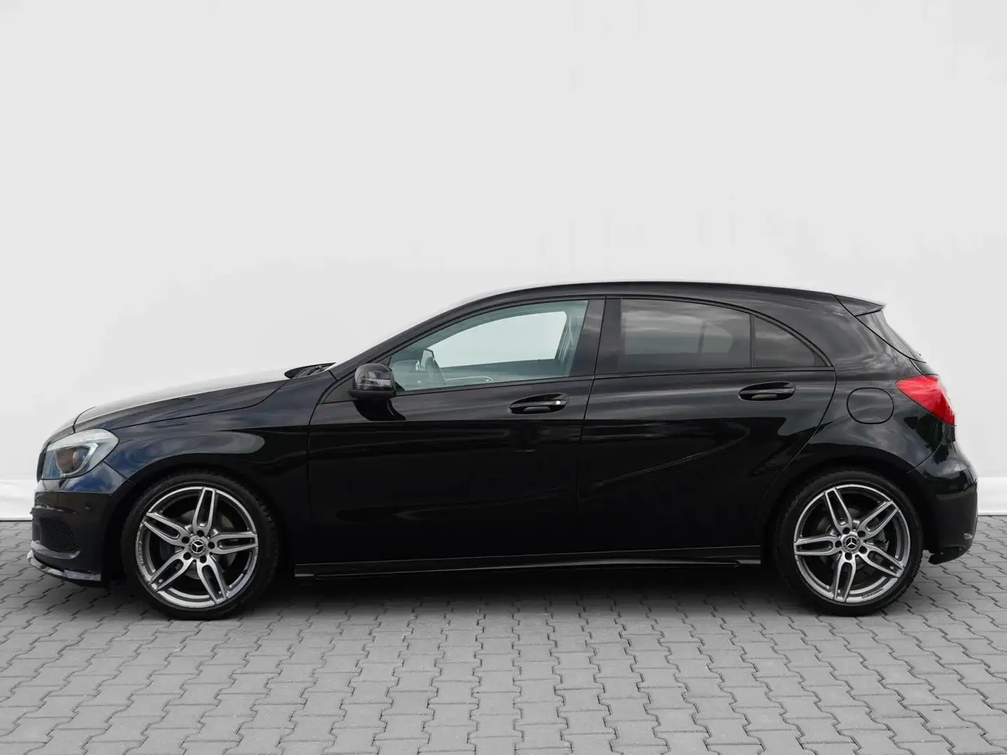 Mercedes-Benz A 200 156pk AMG Sport Ambition | Navigatie | Camera | 18 Black - 2