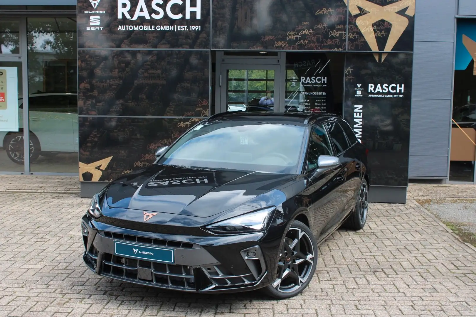 CUPRA Leon ST 1.5 e-Hybrid VZ DSG+ACC+AHK+RFK+NAVI+SHZ Schwarz - 1