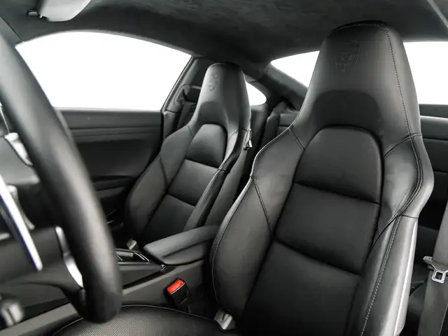 Porsche 911 view 9