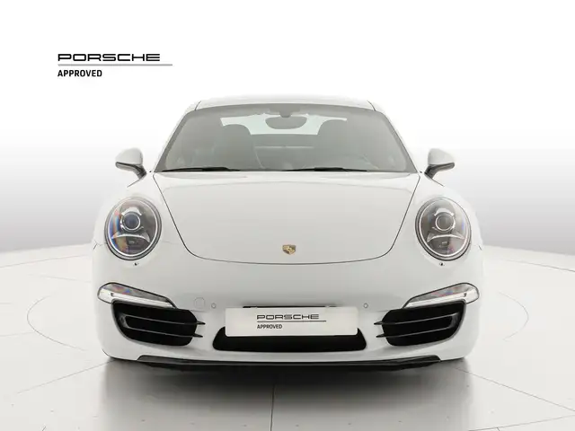 Porsche 911 view 4