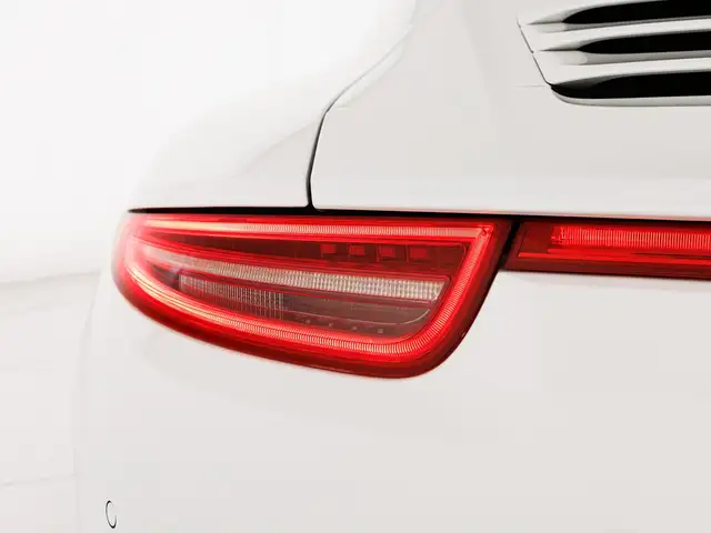 Porsche 911 view 11