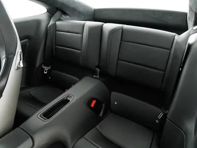 Porsche 911 view 10