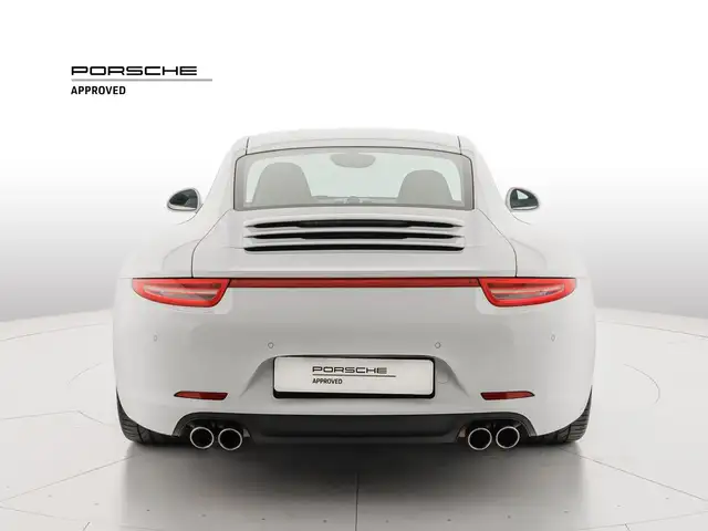 Porsche 911 view 5