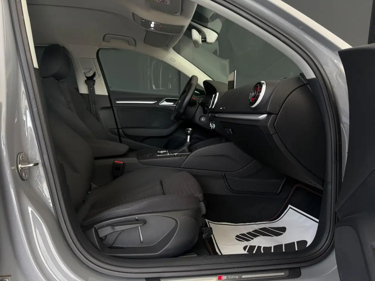 AUDI A3 BERLINE 1.4 TFSI 150ch S-LINE BVM Pack sport Sièges chauffants sport Historique présent