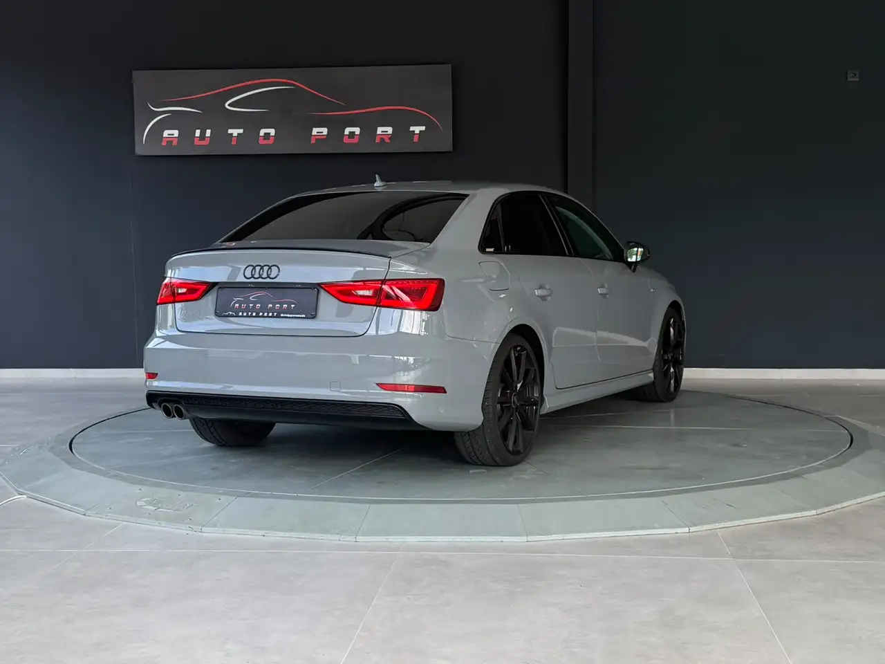 AUDI A3 BERLINE 1.4 TFSI 150ch S-LINE BVM Pack sport Sièges chauffants sport Historique présent