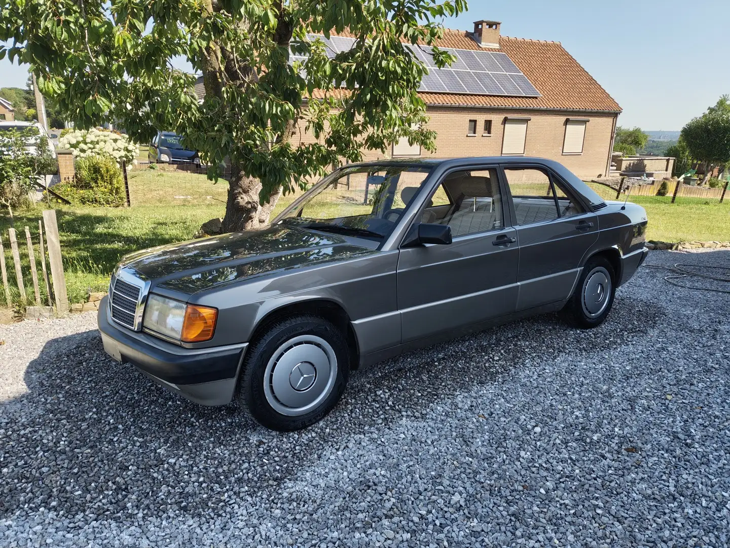 Mercedes-Benz 190 w201 1797cc Beige - 1