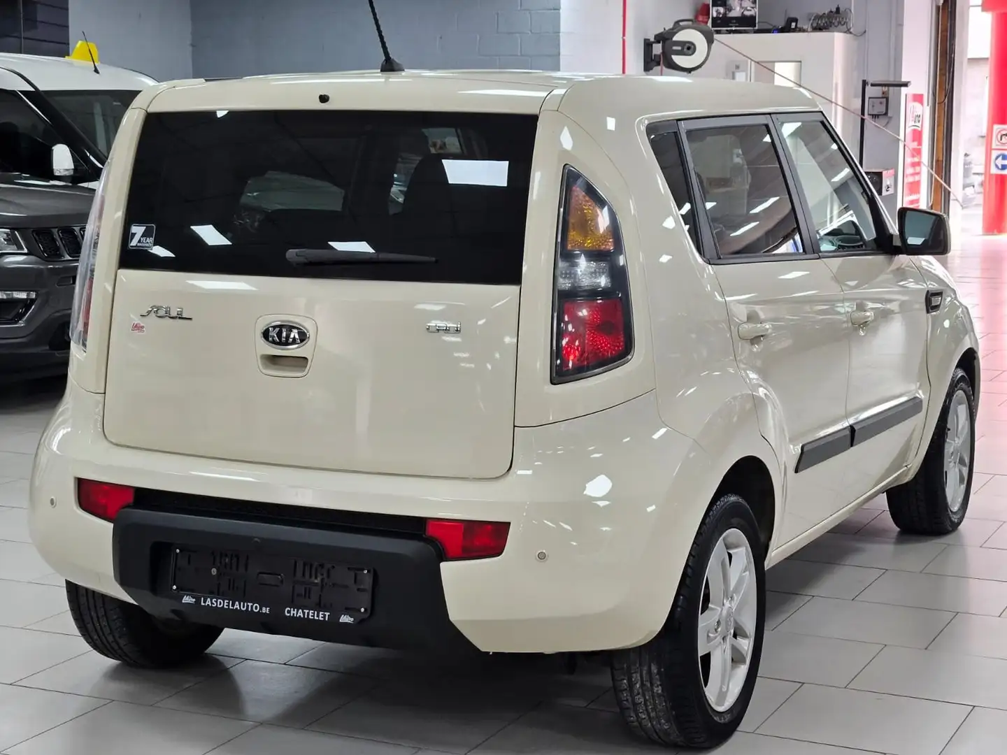 Kia Soul 1.6 CRDi Automatique Clim Mp3 Cd Garanti 12 mois Beige - 2