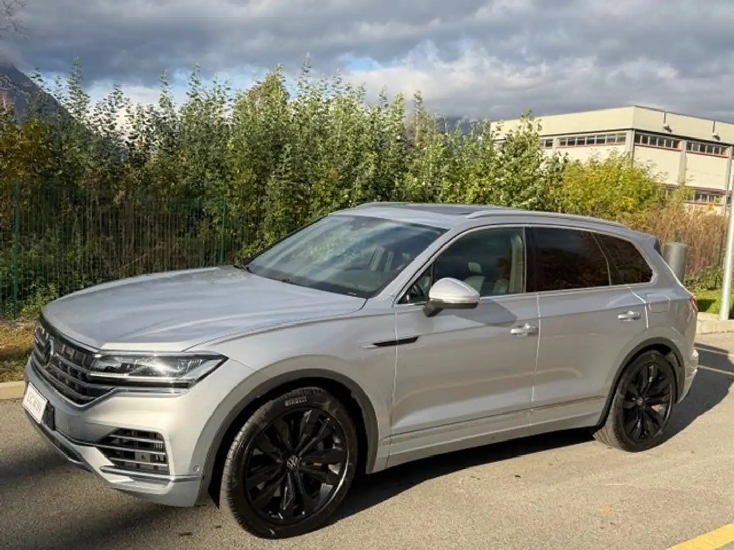 Volkswagen Touareg 3.0 V6 tsi Elegance plug in 381cv *GANCIO TRAINO Silber - 2