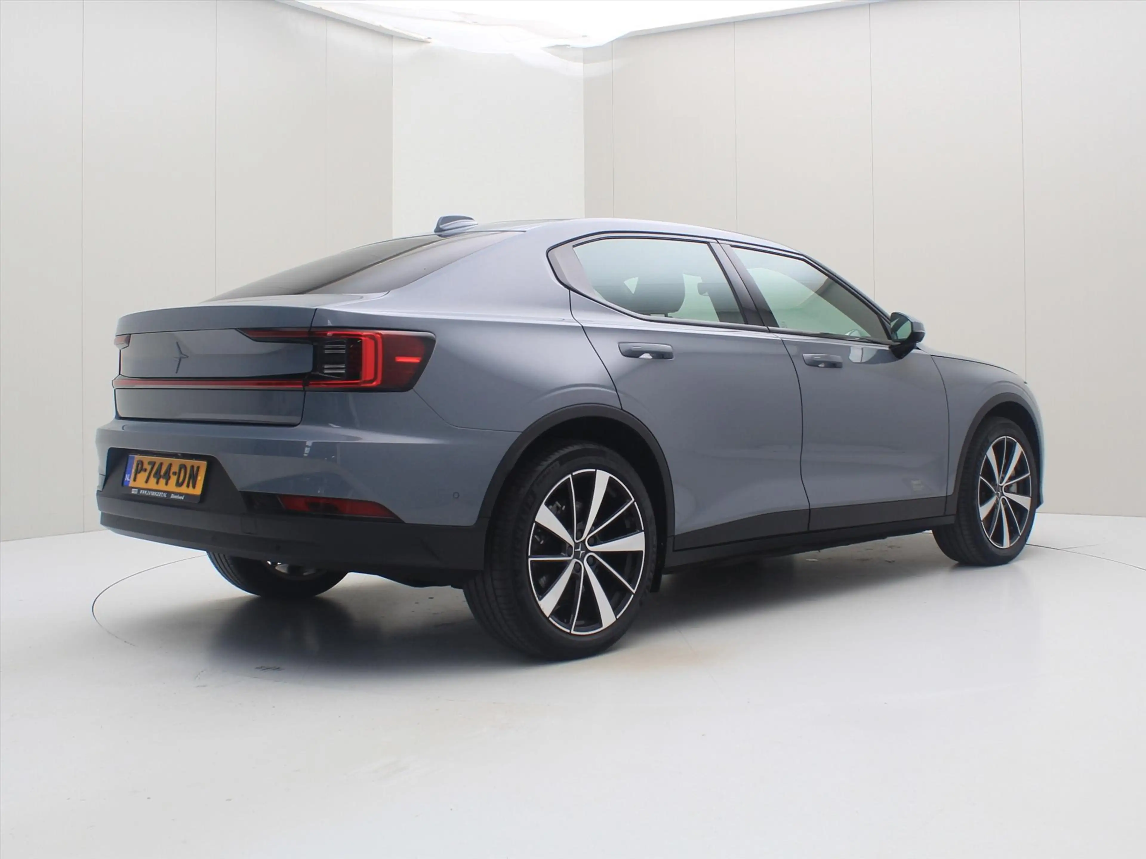 Polestar 2 Standard Range Single Motor 165kW 63kWh 93,02% SoH — photo 3