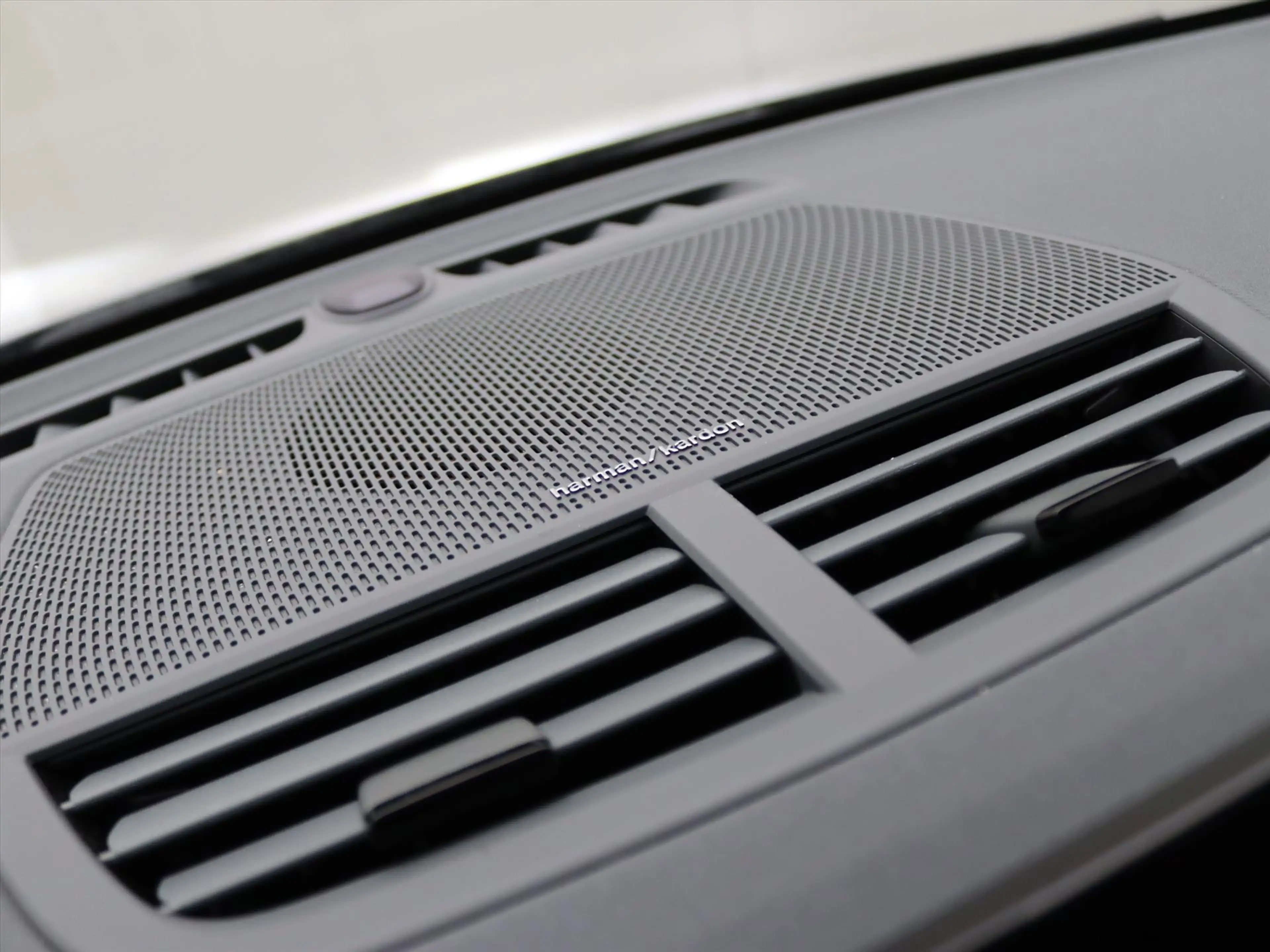 Polestar 2 Standard Range Single Motor 165kW 63kWh 93,02% SoH — photo 36