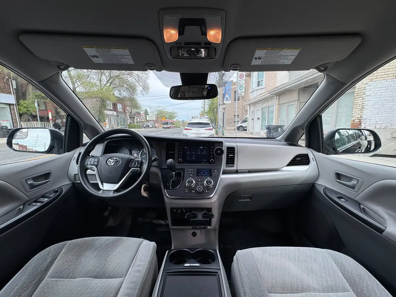 Toyota Sienna снимка Toyota Sienna