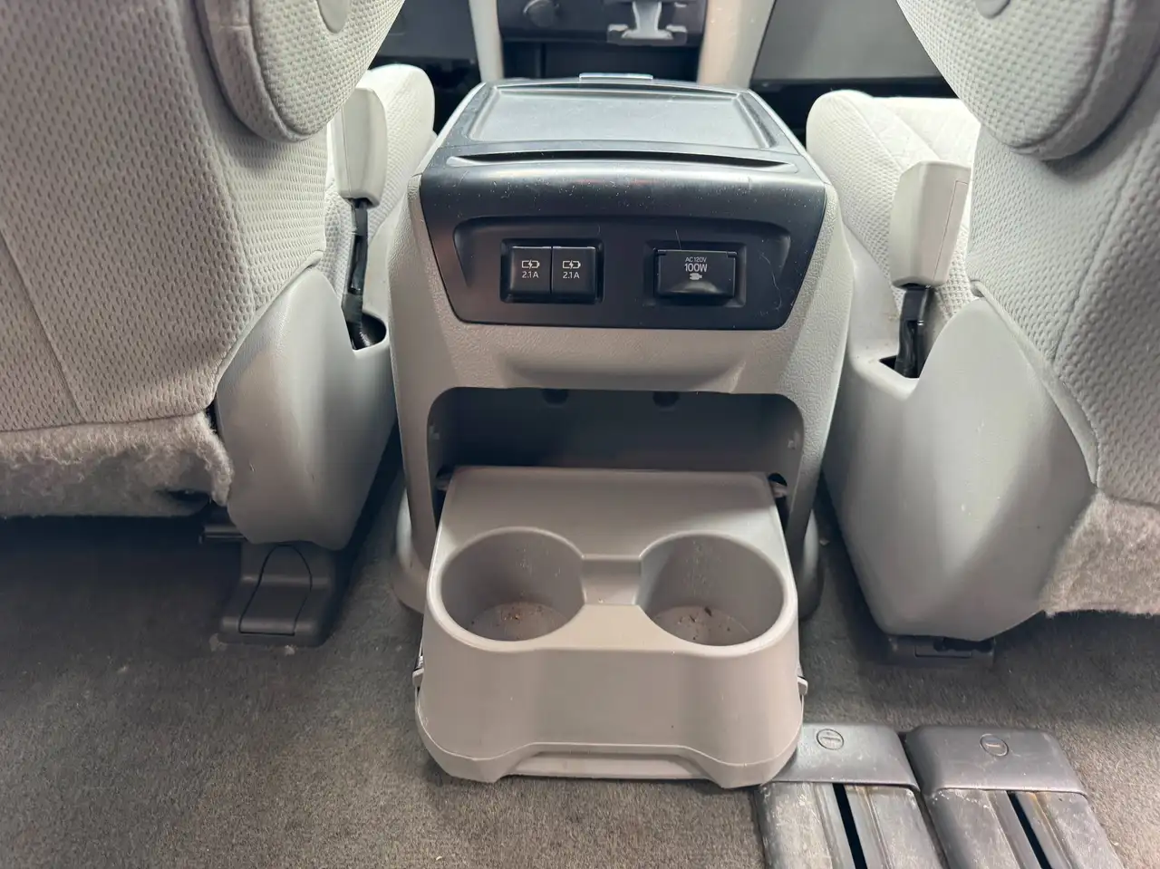 Toyota Sienna снимка Toyota Sienna
