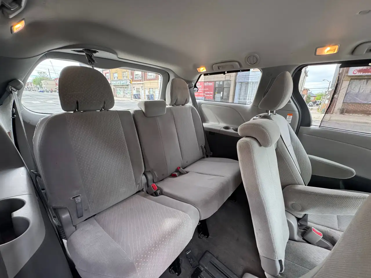 Toyota Sienna снимка Toyota Sienna