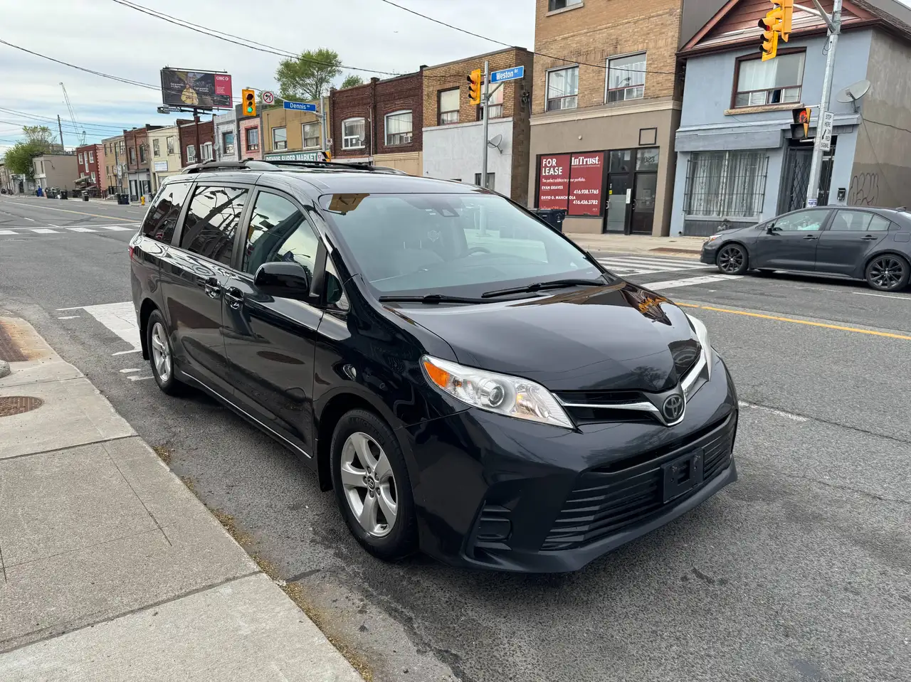 Toyota Sienna снимка Toyota Sienna