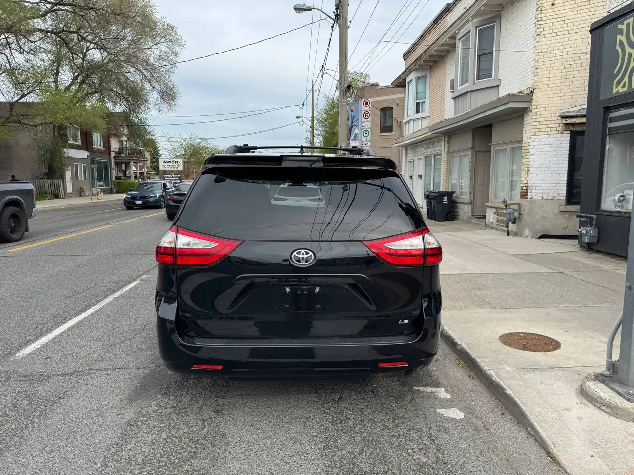 Toyota Sienna снимка Toyota Sienna