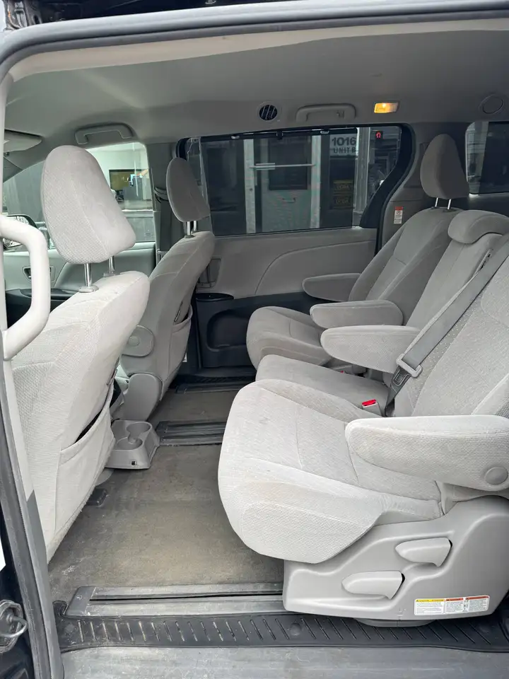 Toyota Sienna снимка Toyota Sienna
